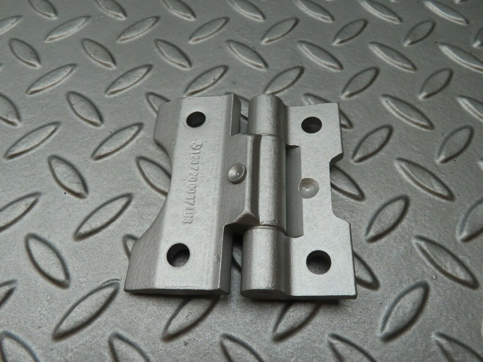 4495 Mercedes-Benz W123 230E Door Hinge 1237200037