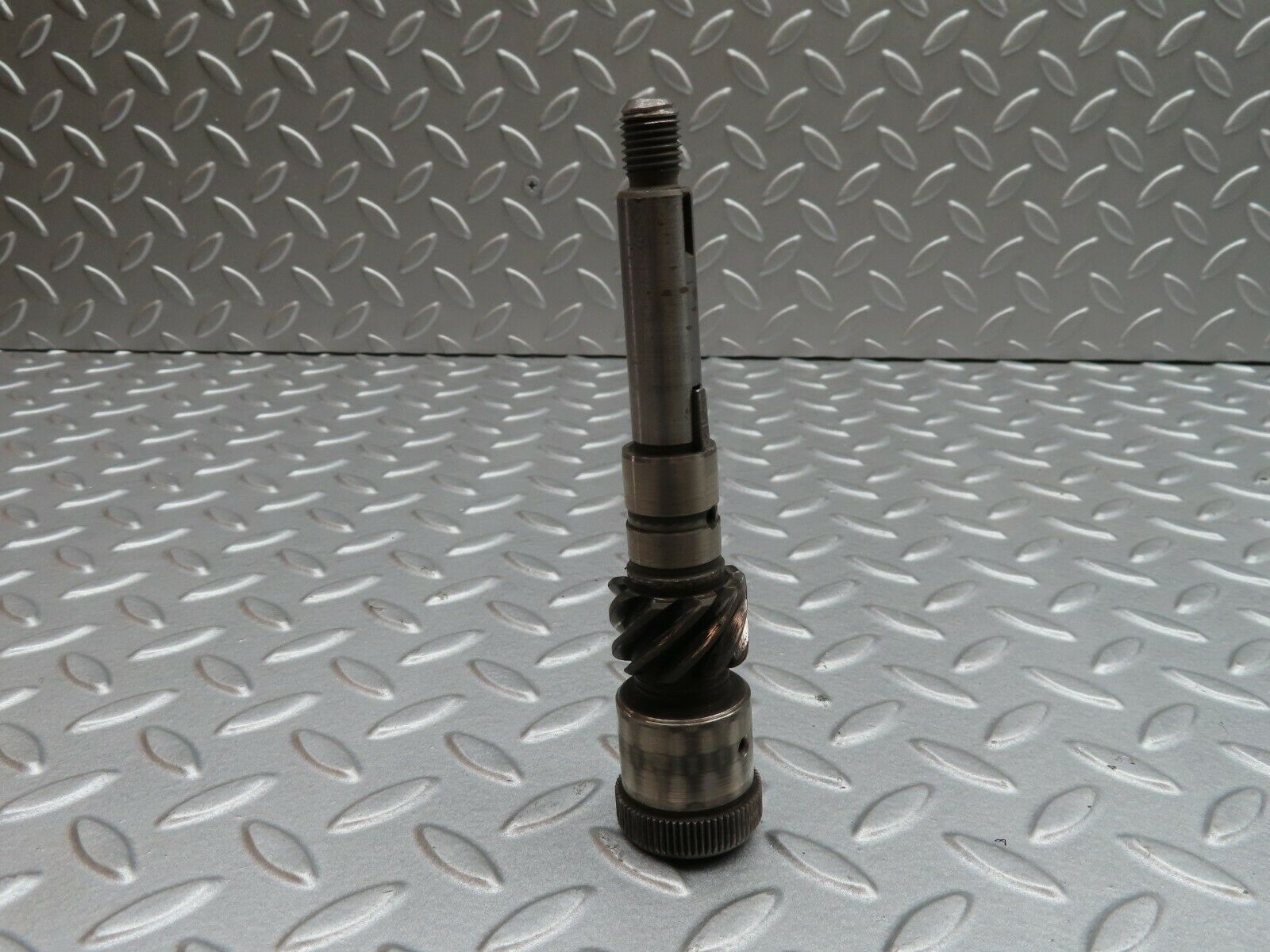 4969 Mercedes-Benz S123 200T Wagon Intermediate Shaft Gear