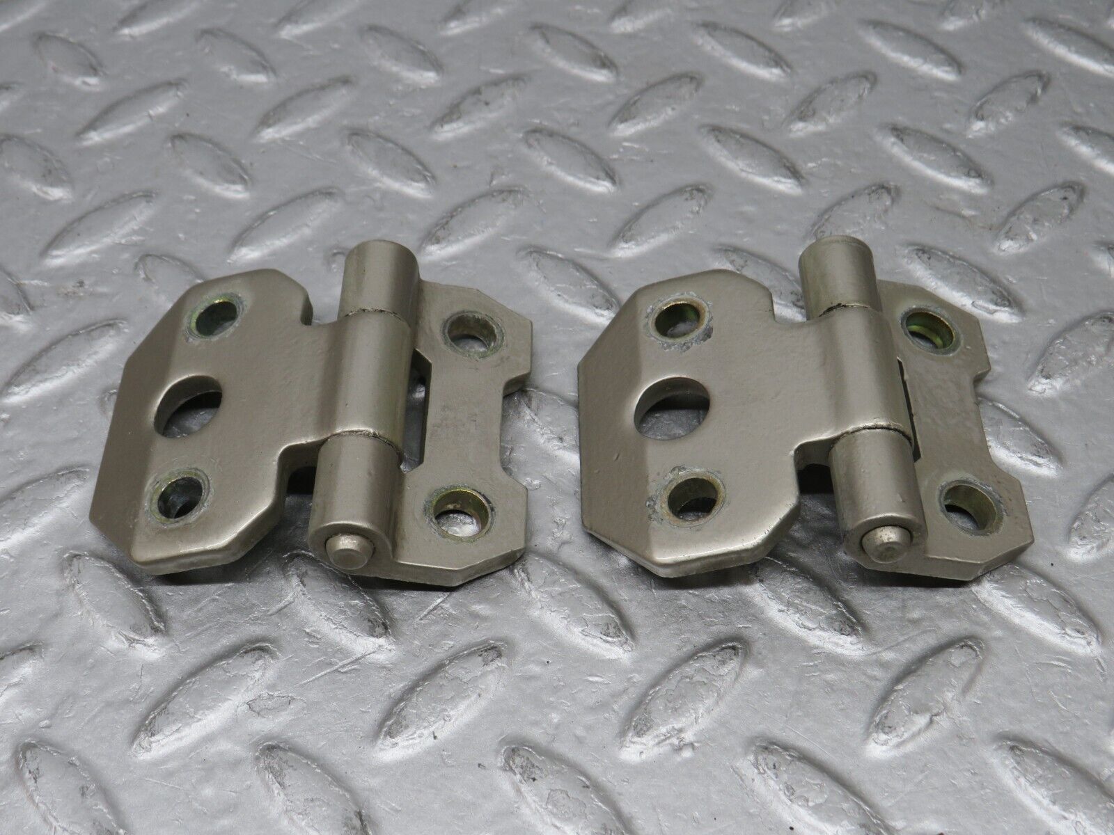 36616 Mercedes-Benz W201 190E 2.0L Door Hinge Left Side