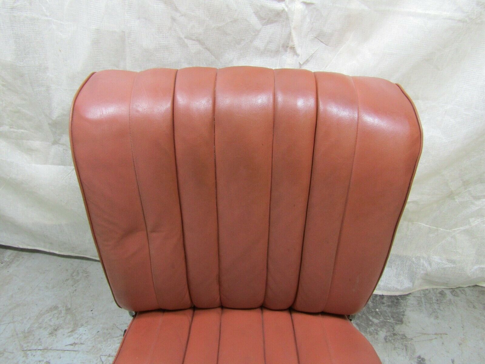 3255 Mercedes-Benz W105 PONTON Front Right Seat Passenger Seat Red Faux Leather