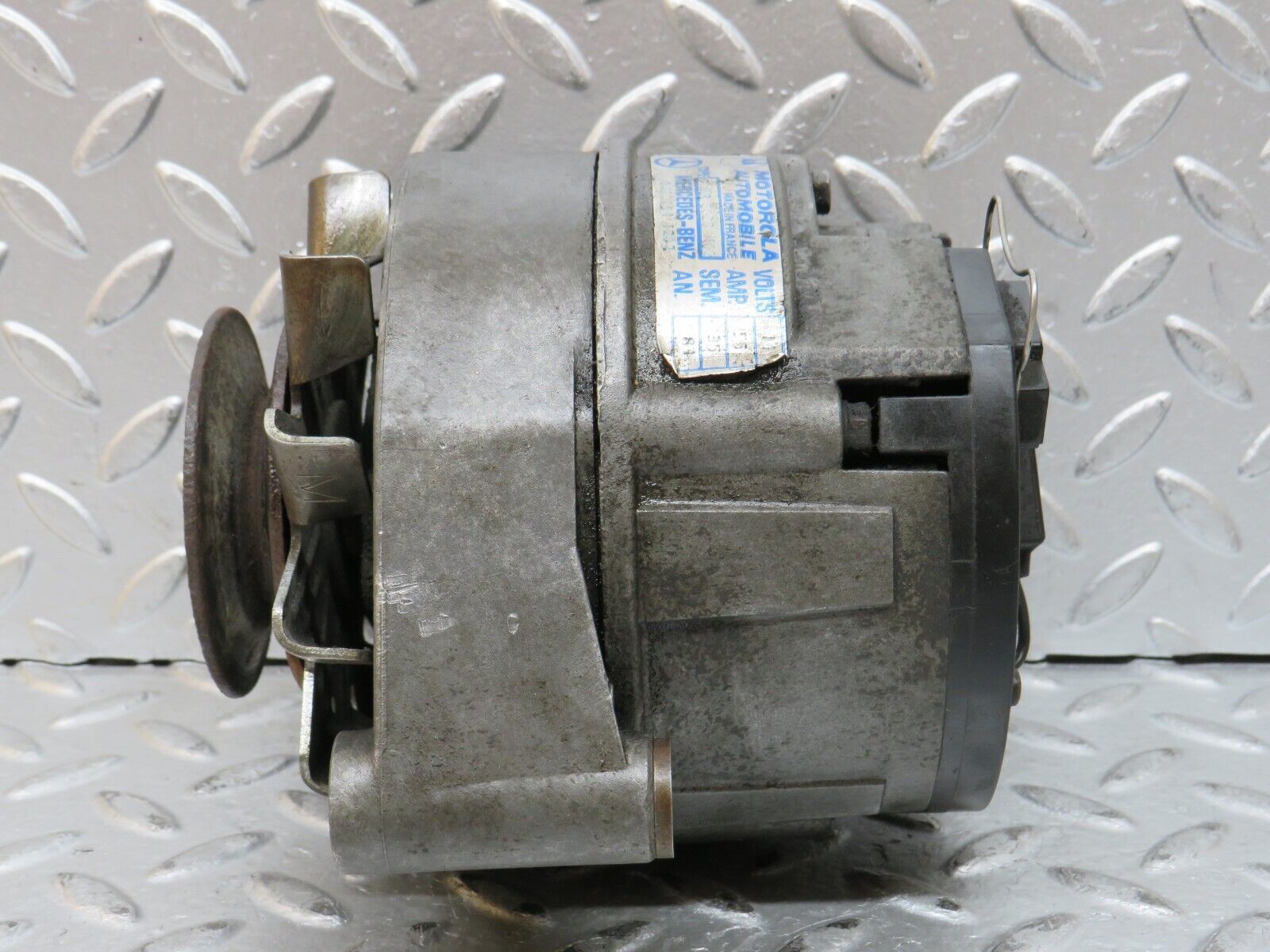 28392 Mercedes-Benz S123 240D Wagon Alternator Generator Motorola 0071541202