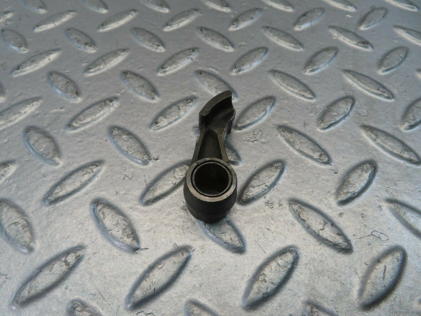 10977 Mercedes-Benz W115 220D Rocker Arm