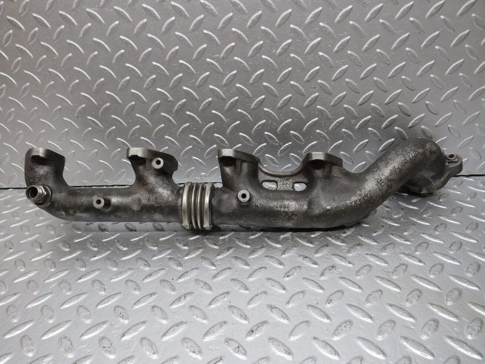 33111 Mercedes-Benz W126 380 V8 Exhaust Manifold Left 1161422302 1161422902