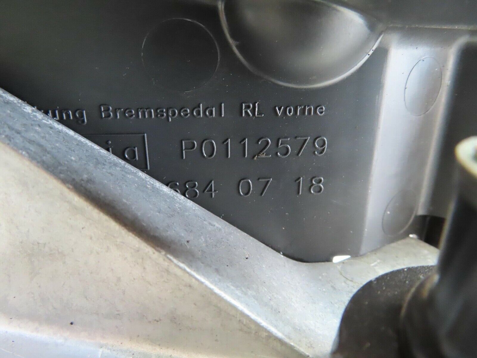 6397 Mercedes-Benz W221 S320 Brake Pedal With Bracket Support