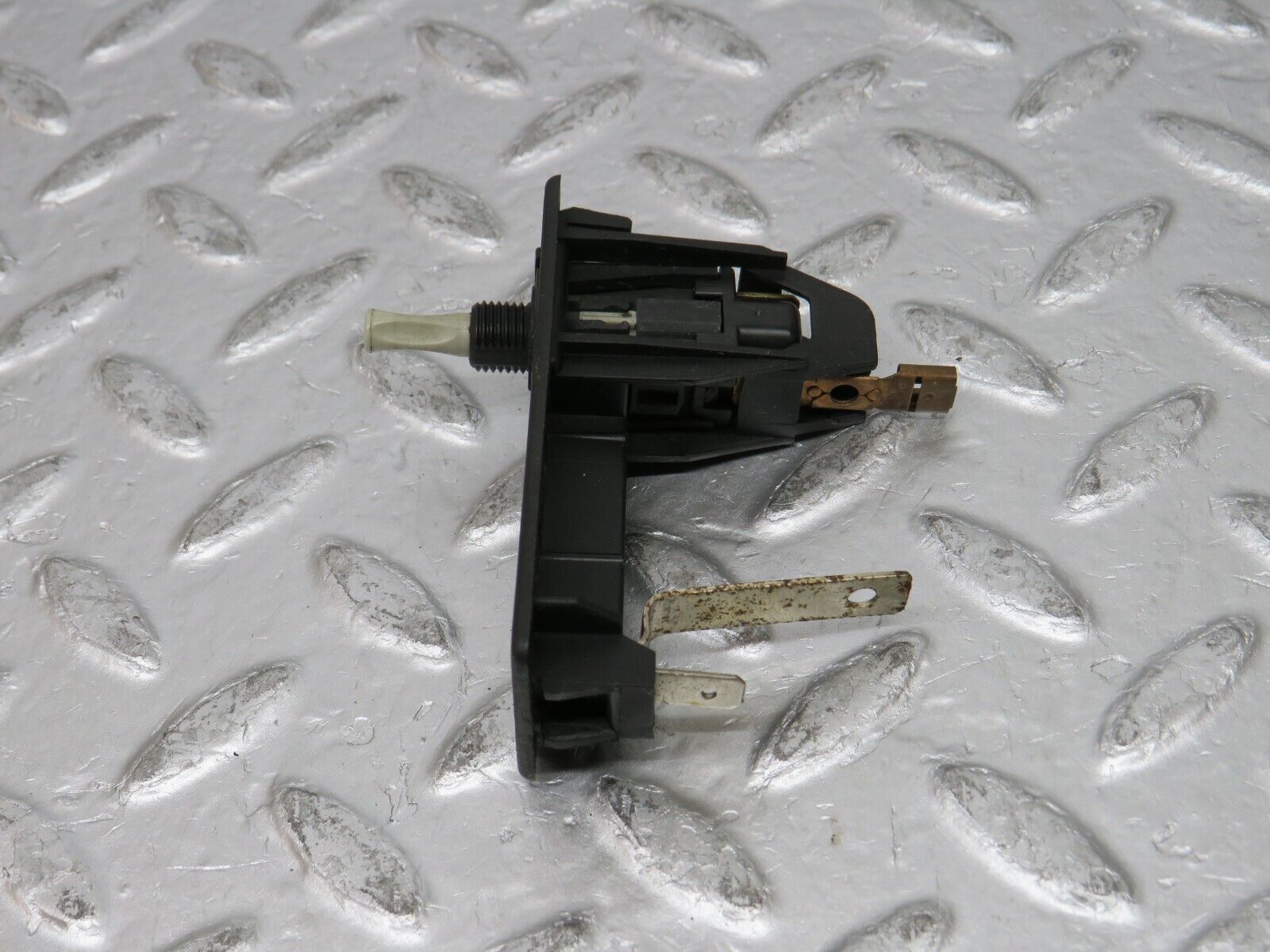 31781 Mercedes-Benz W201 190LE 1.8L Trunk Boot Light Switch 2018201211