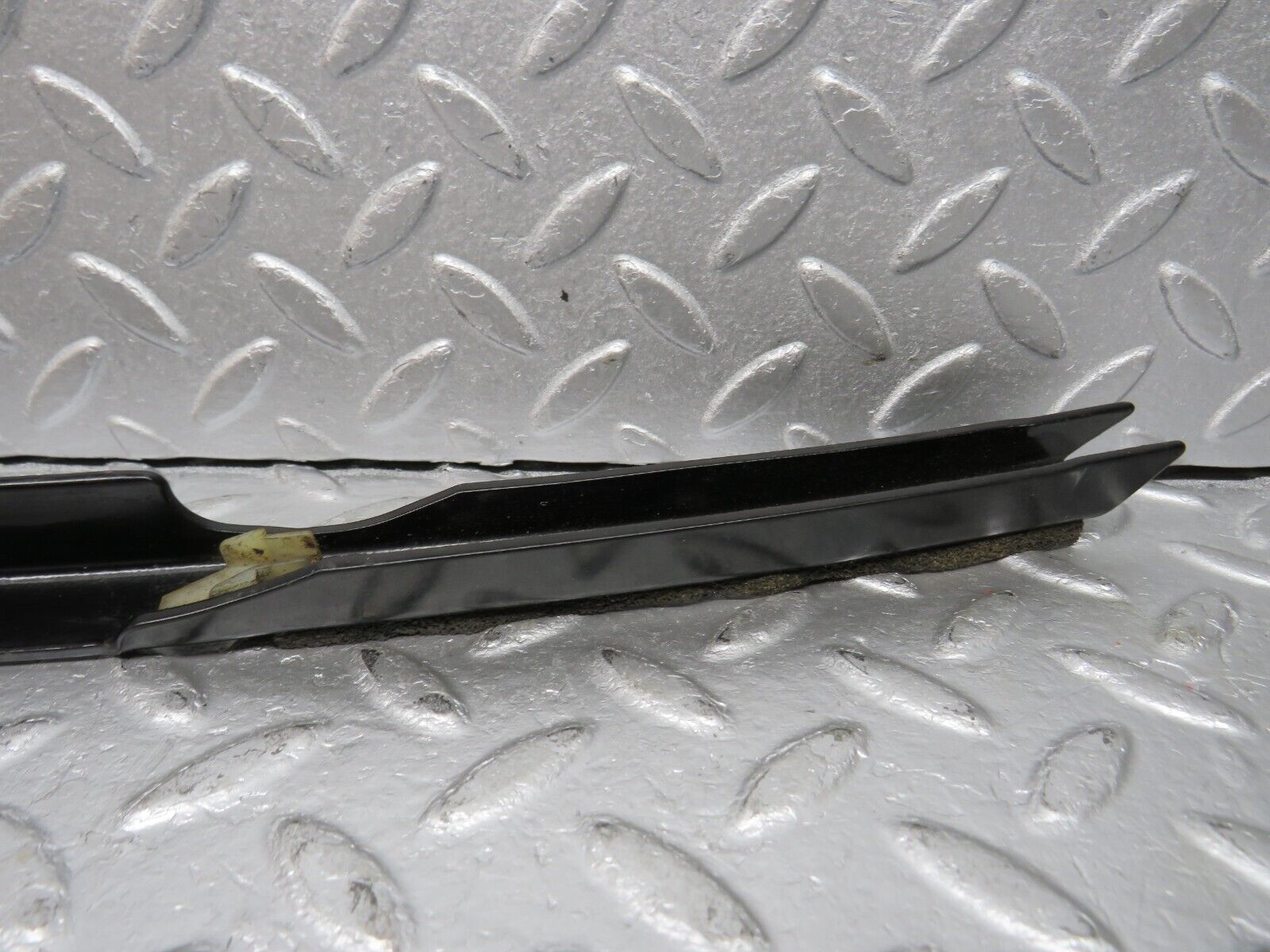 39659 Mercedes-Benz R129 320SL Coupe Right Door Front Window Channel