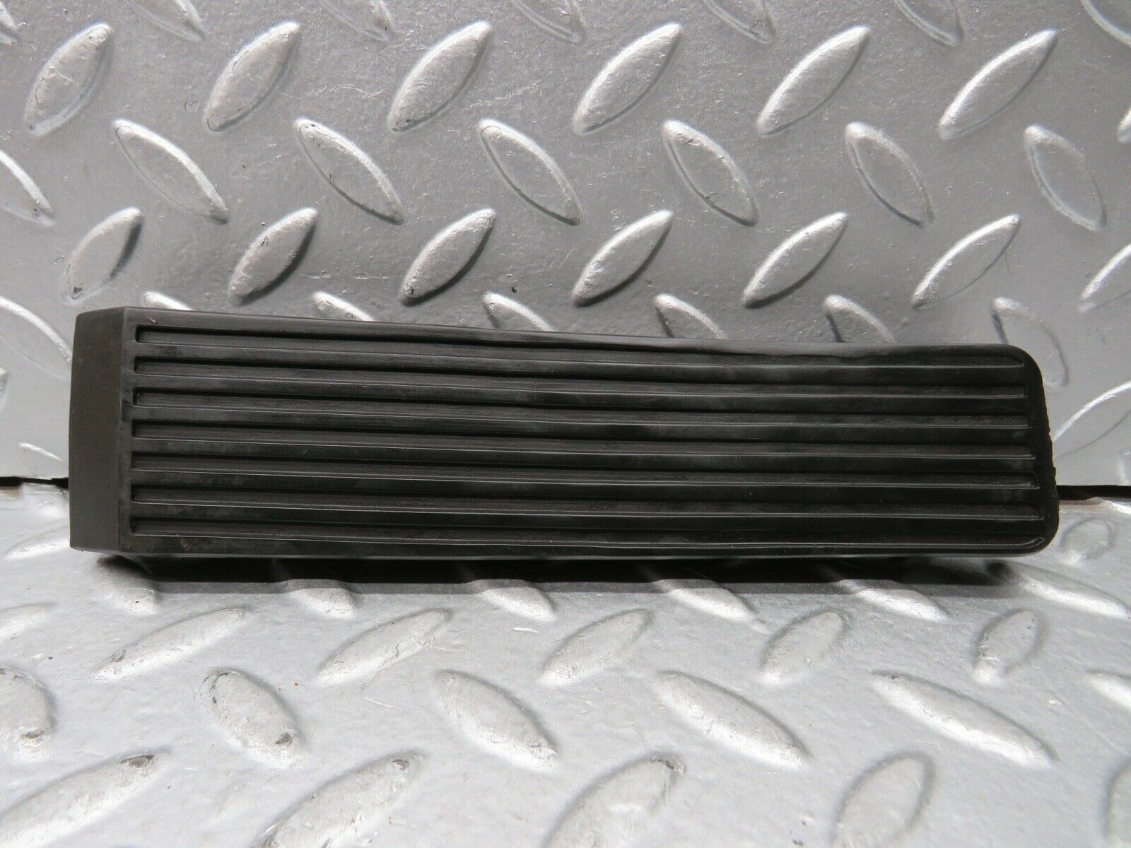 21848 Mercedes-Benz W123 Accelerator Pedal Rubber 1233010082