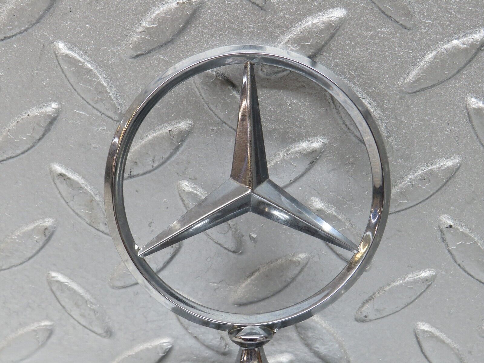 37283 Mercedes-Benz W109 300SEL Front Emblem Badge 1088880117