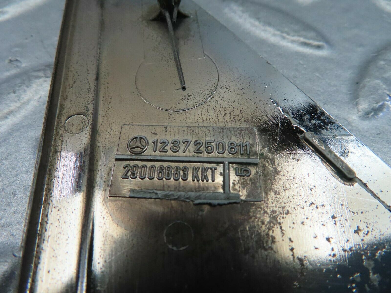 10858 Mercedes-Benz W123 230E Mirror Triangle Cover Right 1237250811