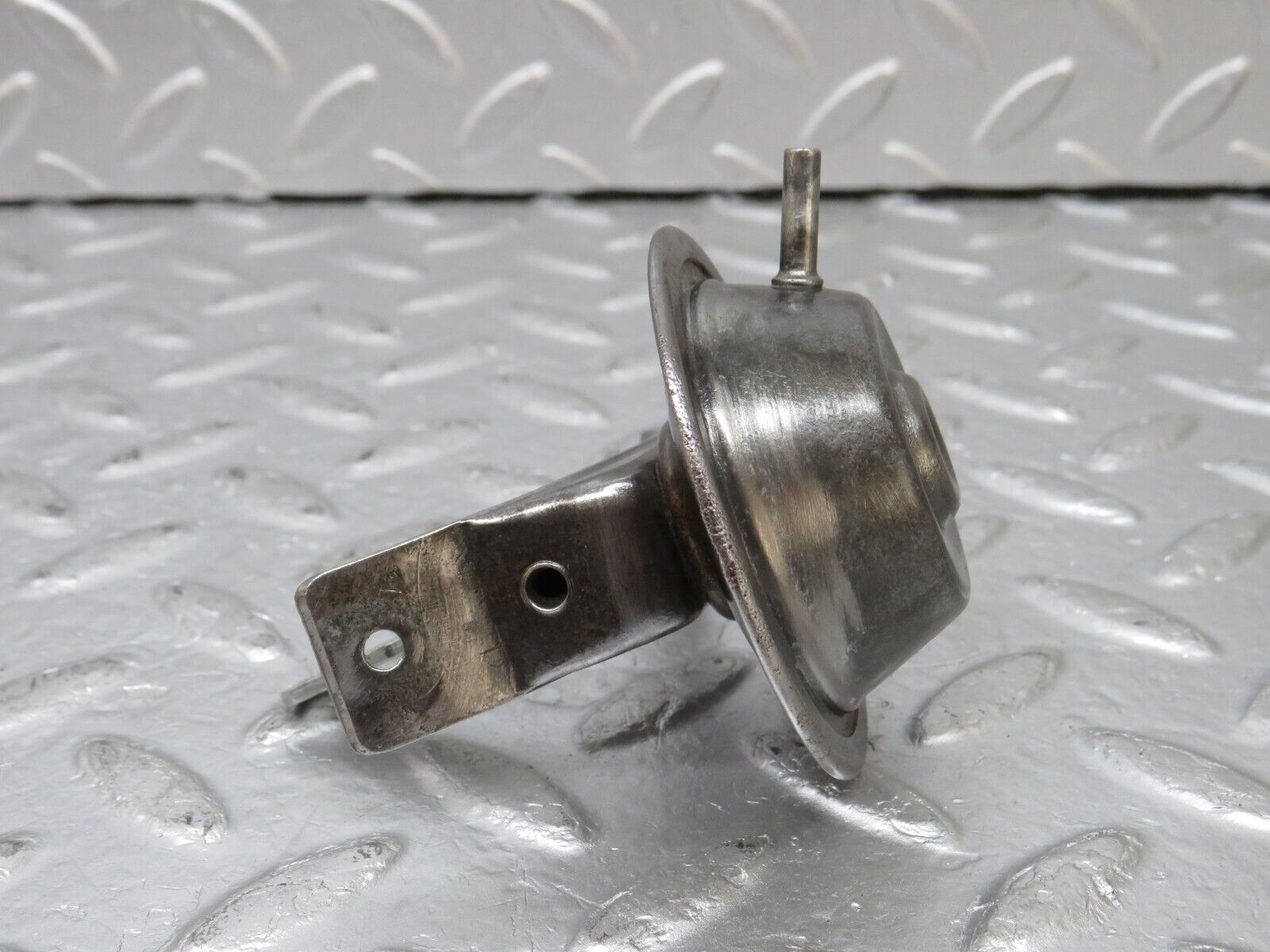 34498 Mercedes-Benz C126 380SEC Ignition Distributor Vacuum Control Valve