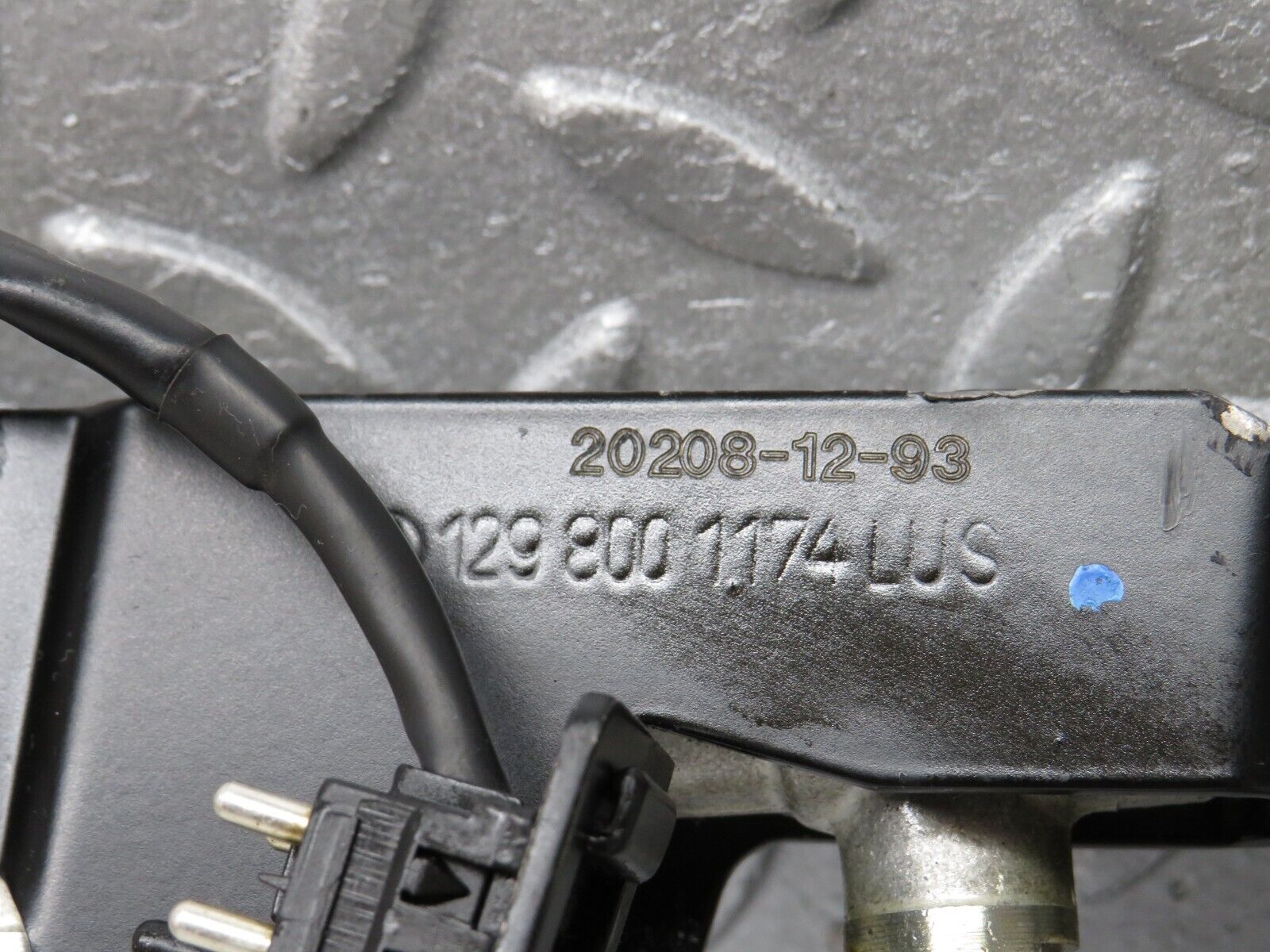 38358 Mercedes-Benz R129 280SL Coupe Rear Left Roof Lock Mechanism 1298001174