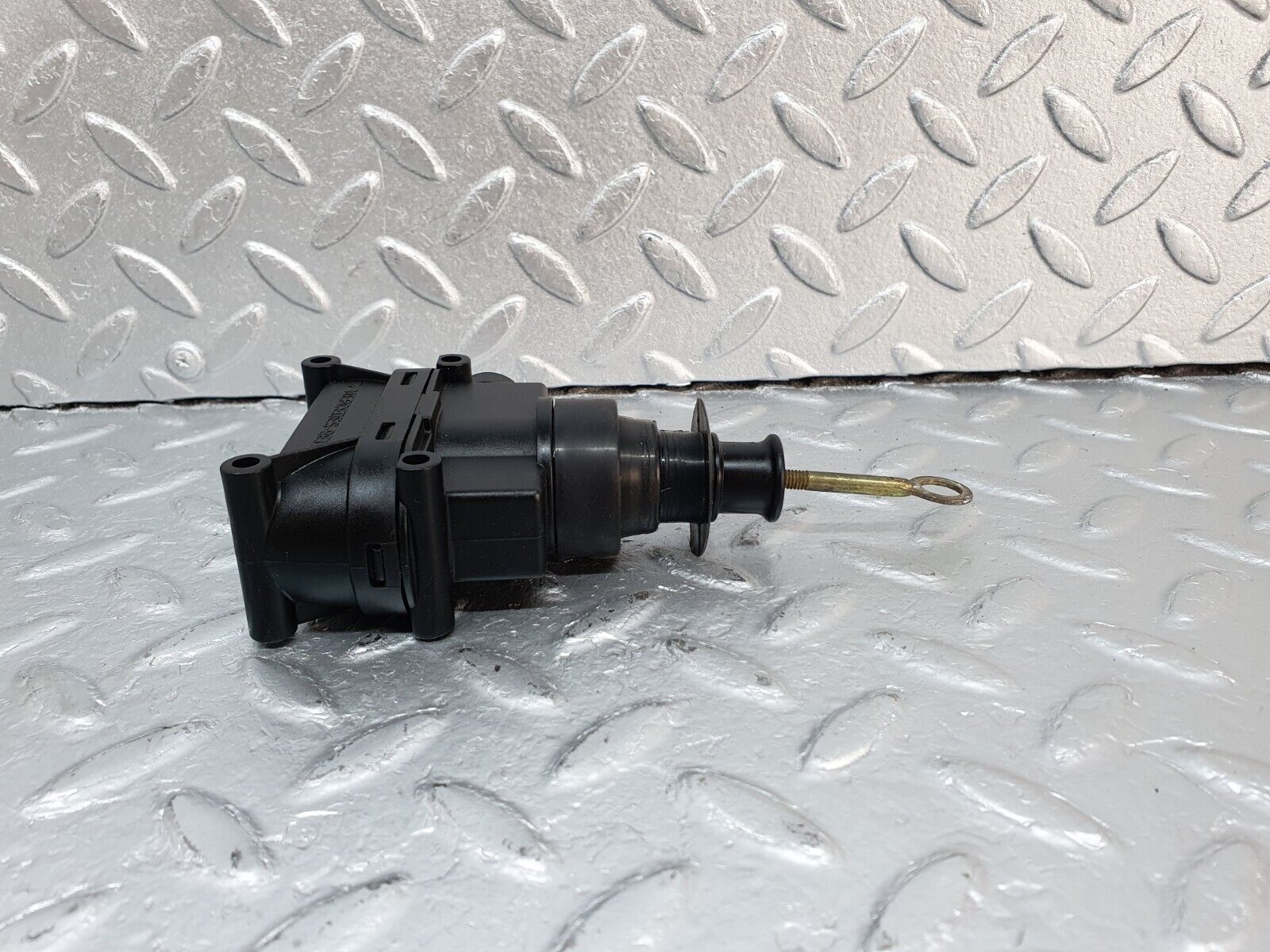 41558 Mercedes-Benz W124 200E Left Door Lock Vacuum Actuator