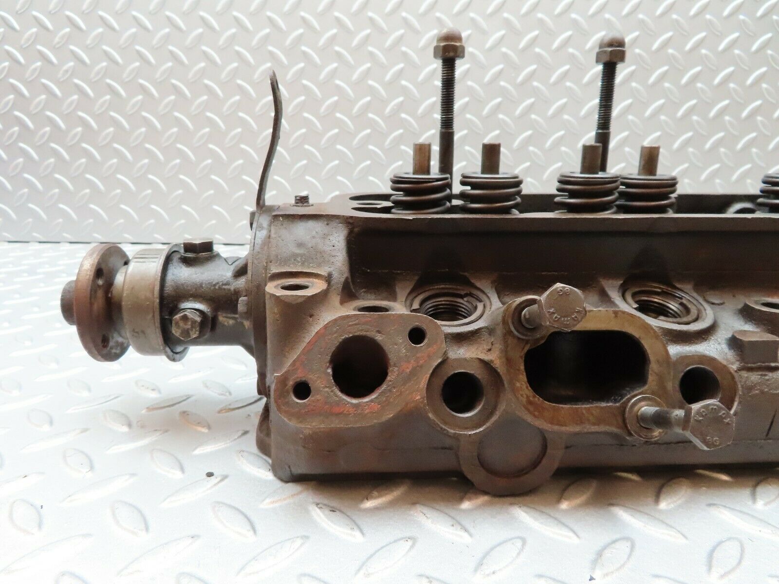 0352 Mercedes-Benz W120 180D Ponton Cylinder Head 6360160501