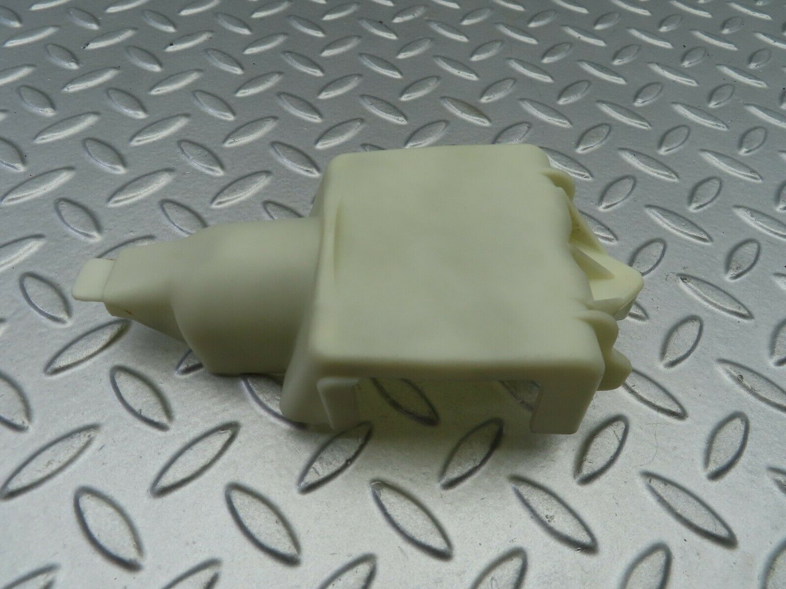 6579 Mercedes-Benz S124 E220 Wagon Rear Door Lock Vacuum Actuator Cover