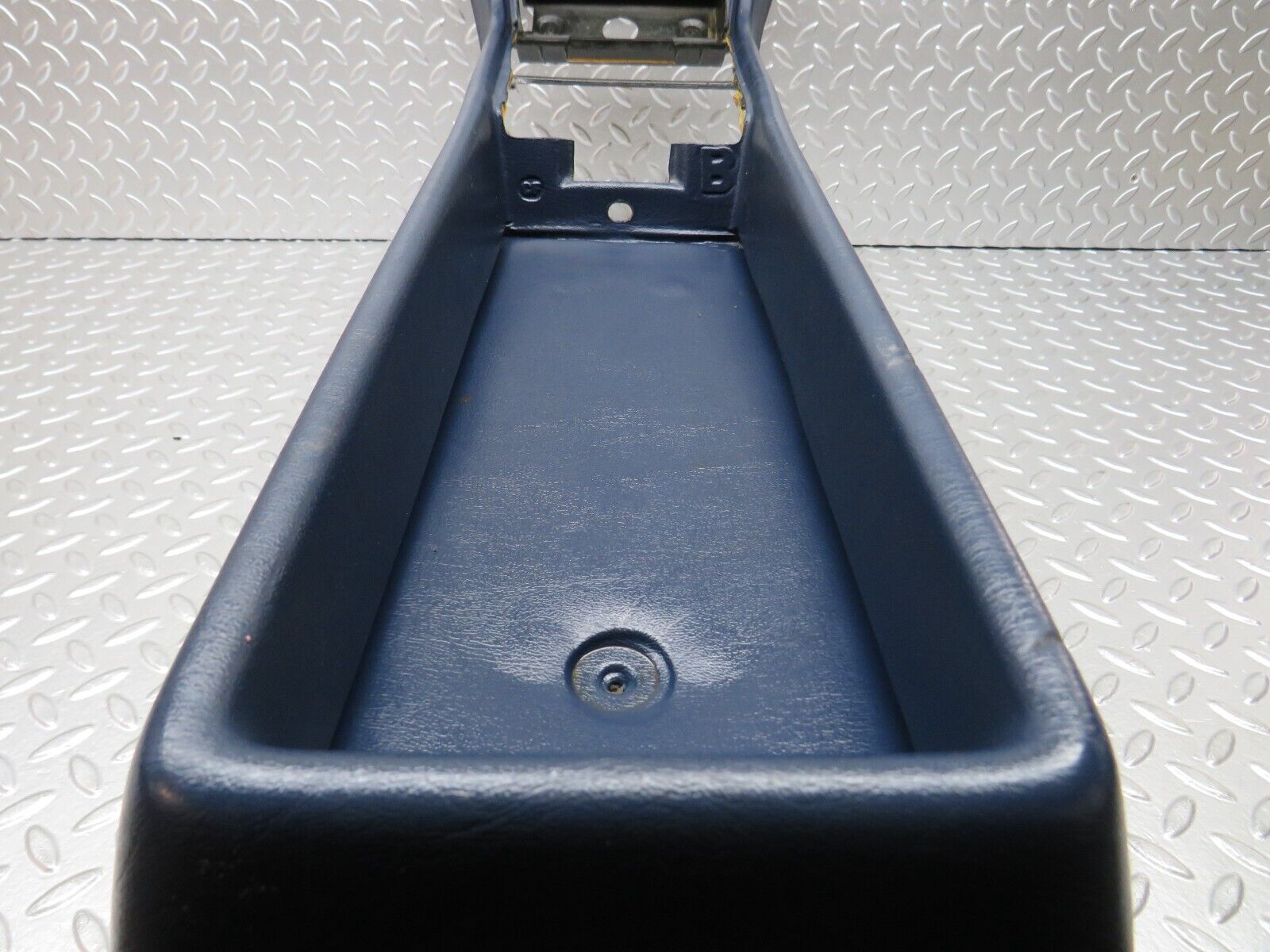 26864 Mercedes-Benz W123 240D Centre Console Blue