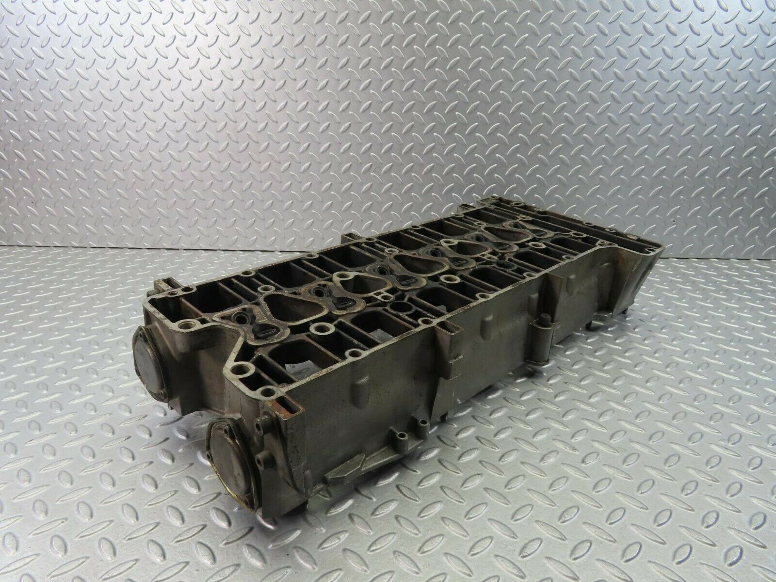 8555 Mercedes-Benz W114 Camshaft Bearing Casing 1100163304