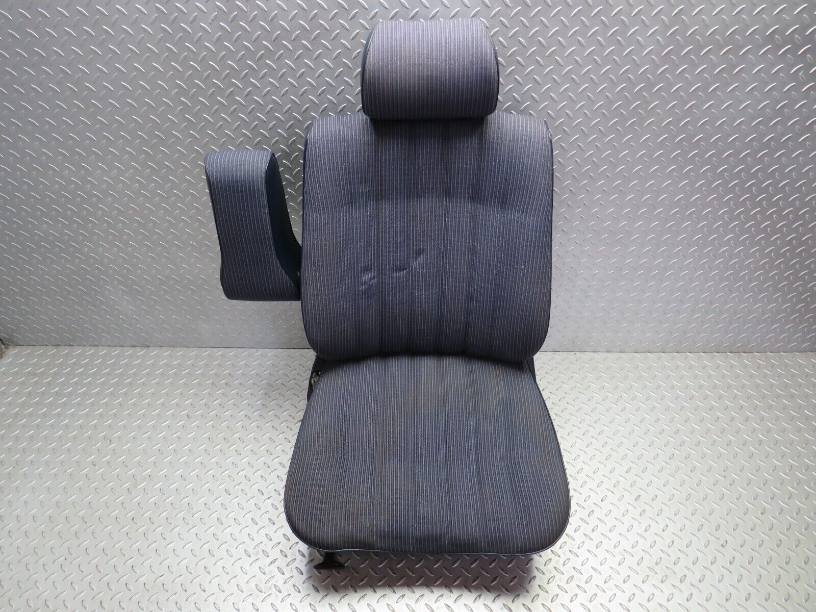 32032 Mercedes-Benz W123 230E Front Left Passenger Seat Blue