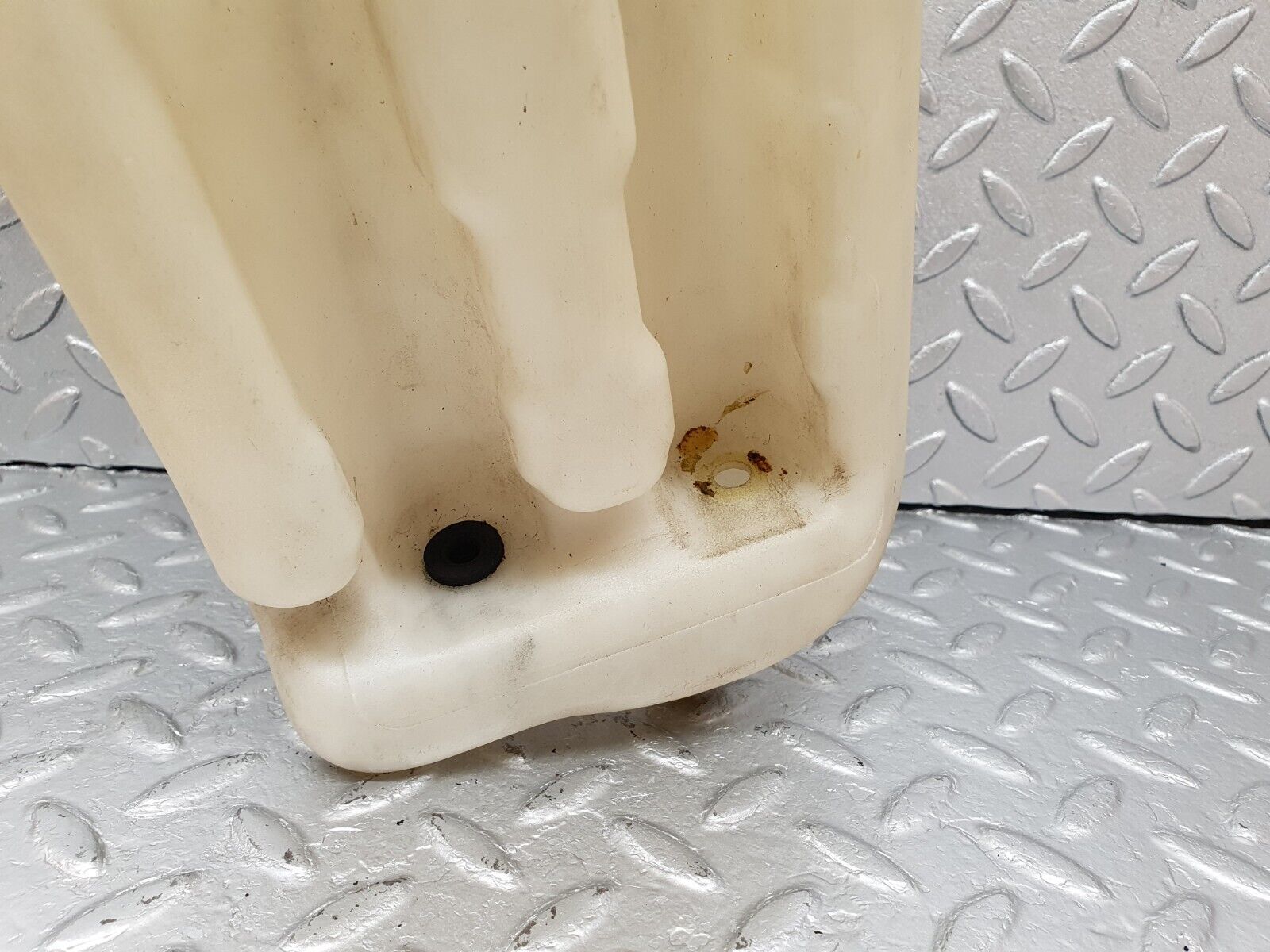 41581 Mercedes-Benz W124 200E Windscreen Washer Fluid Tank 1248690520 1248690072