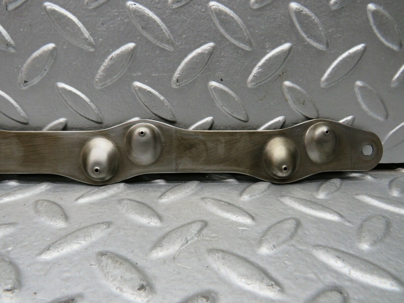 21753 Mercedes-Benz W126 300SE Camshaft Oil Tube