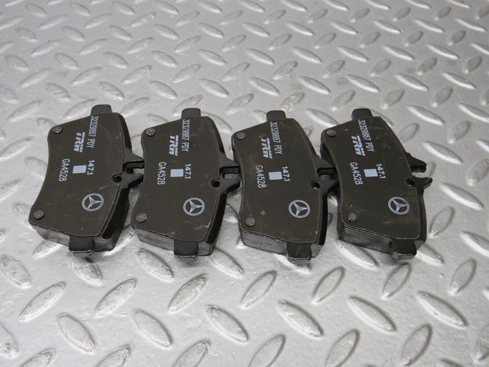 38207 Mercedes-Benz W169 Genuine Front Brake Pads New 1694200720