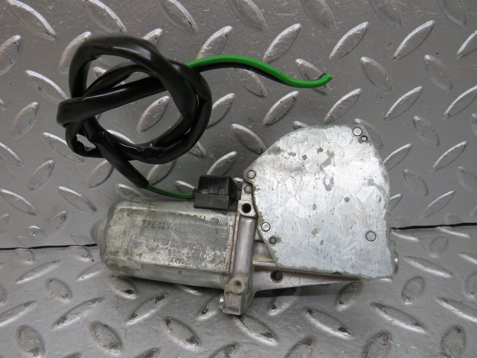 28734 Mercedes-Benz W123 230E Rear Right Window Regulator Motor 0130821016