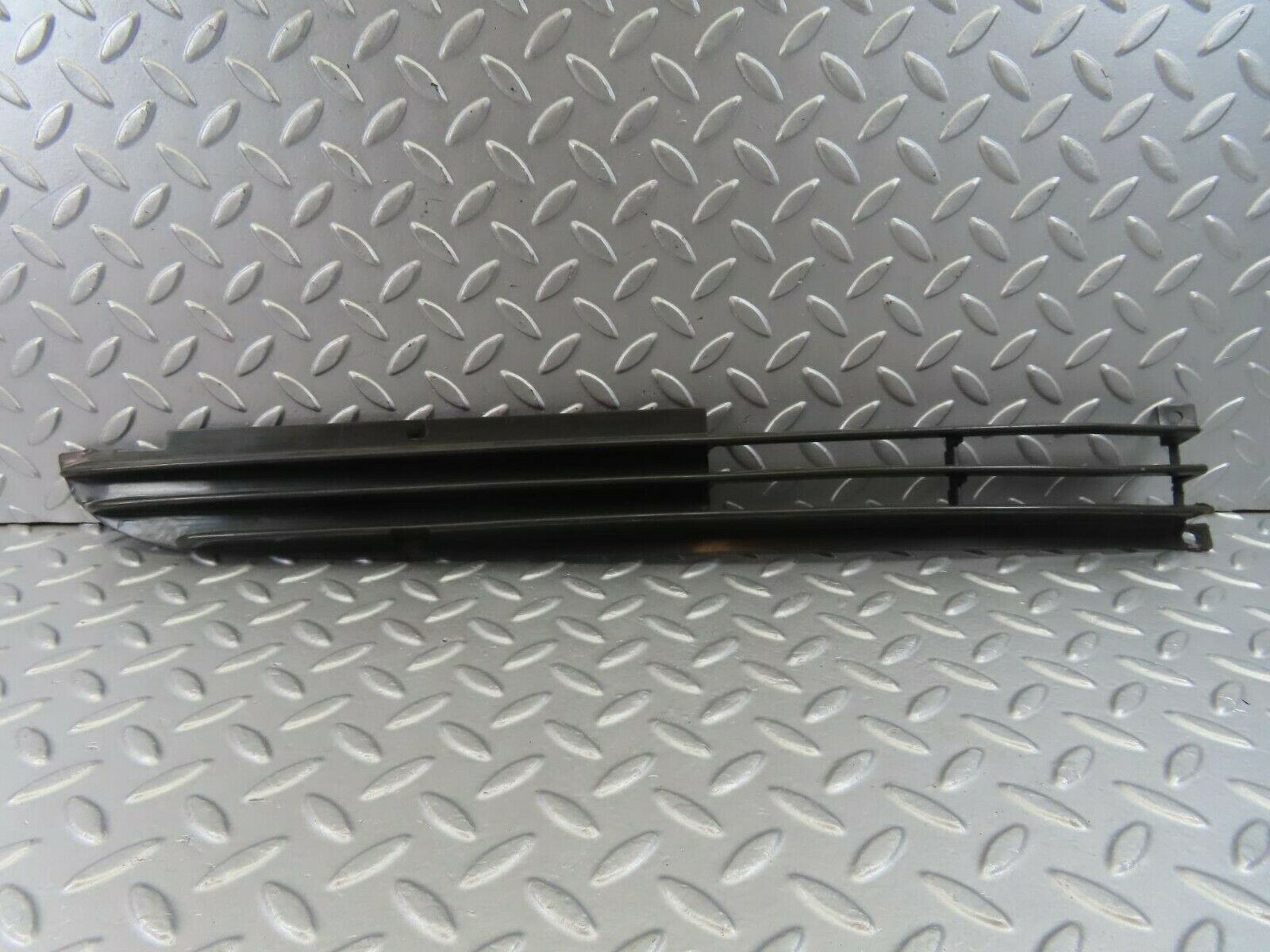 8862 Mercedes-Benz W115 Front Lower Grill Right