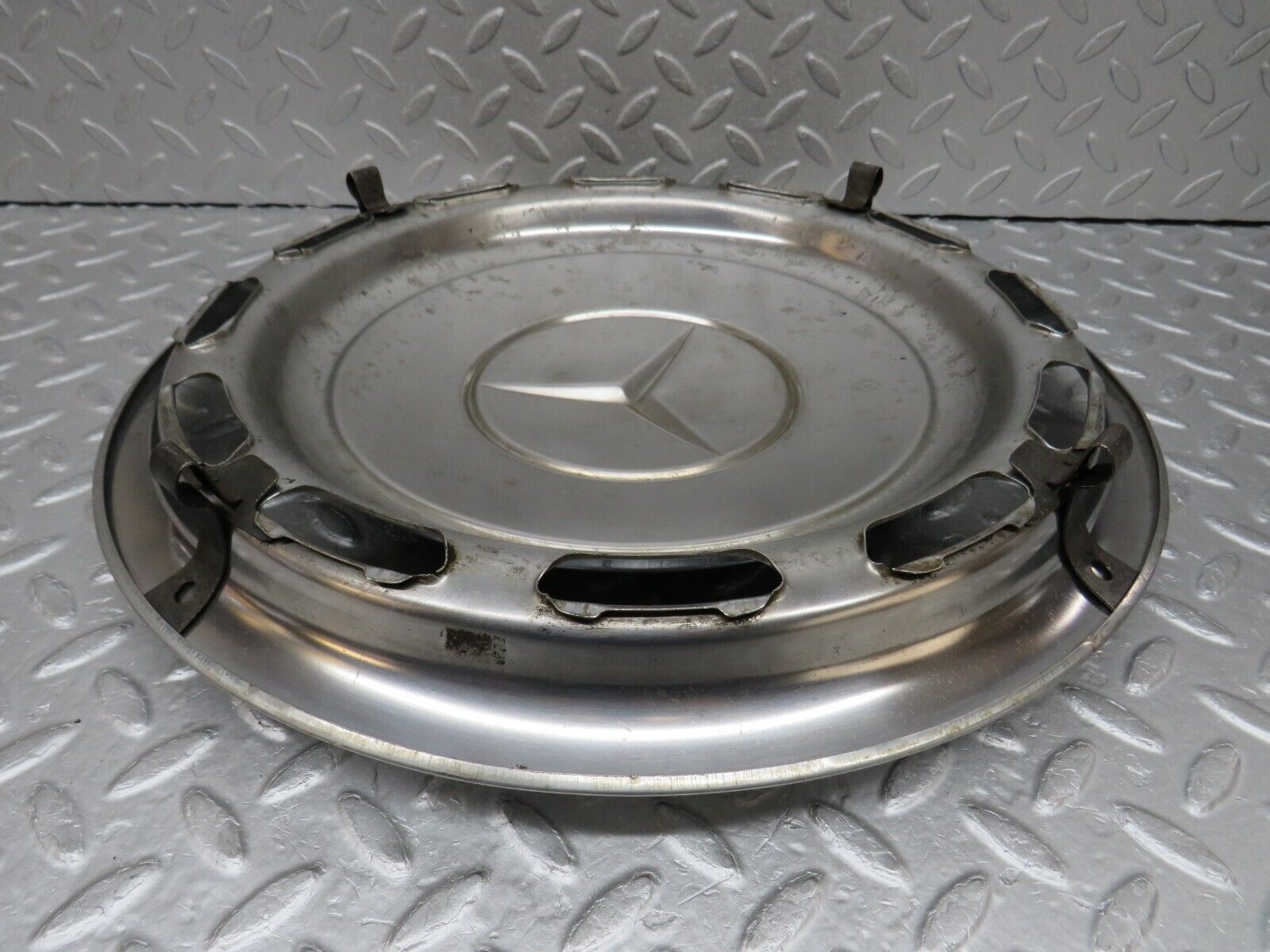37465 Mercedes-Benz W109 300SEL Wheel Hub Cap 14"