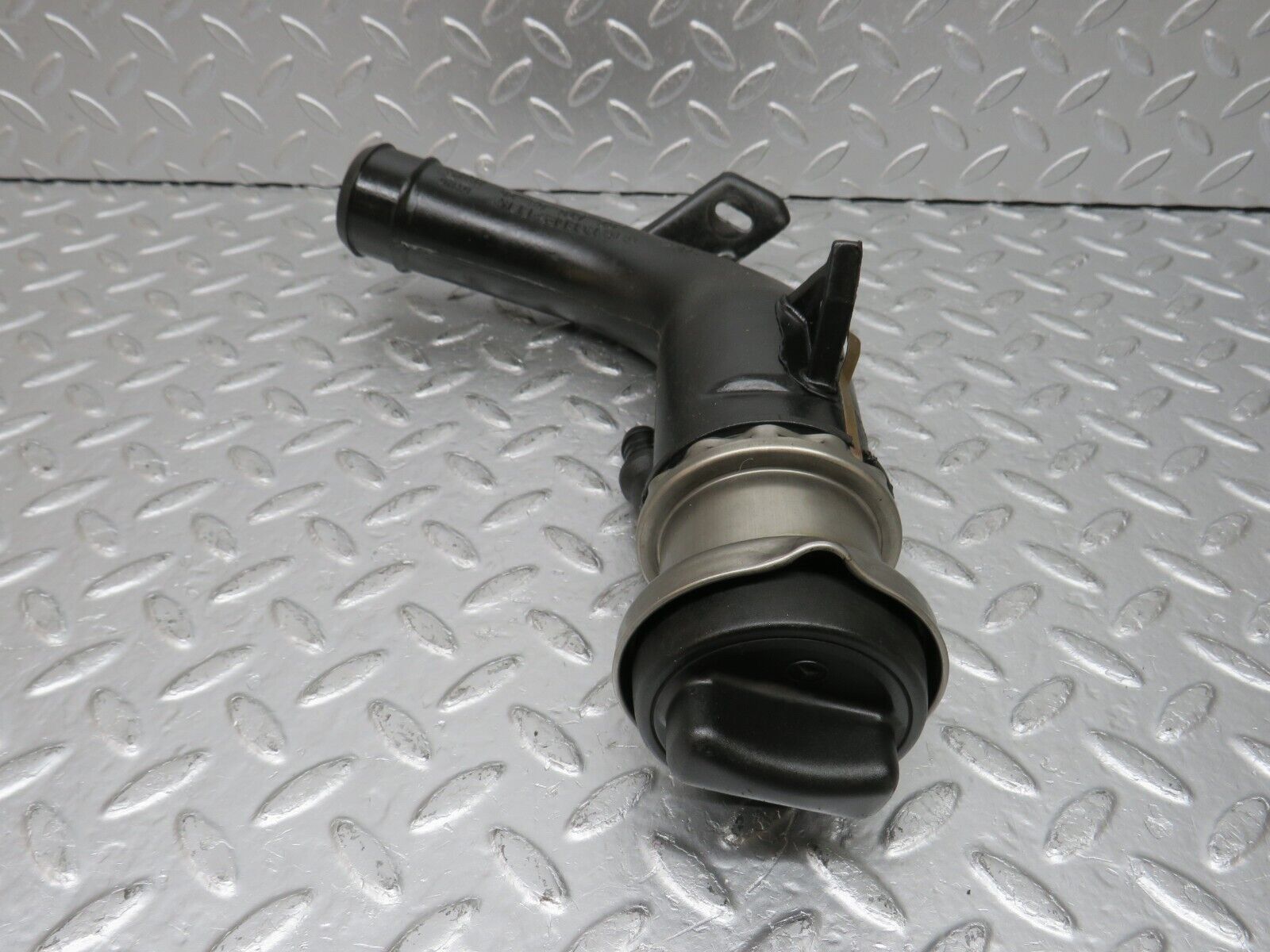 33286 Mercedes-Benz W202 C180 Fuel Tank Filling Pipe & Cap 2024700320