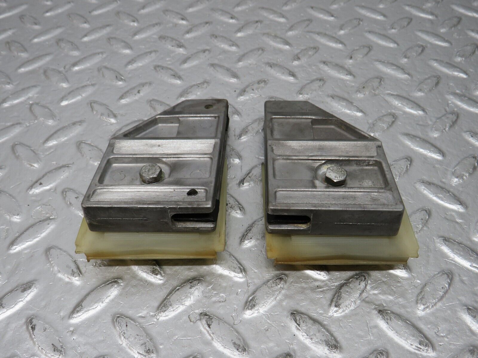 34390 Mercedes-Benz C126 380SEC Coupe Door Window Guide Bracket Pair