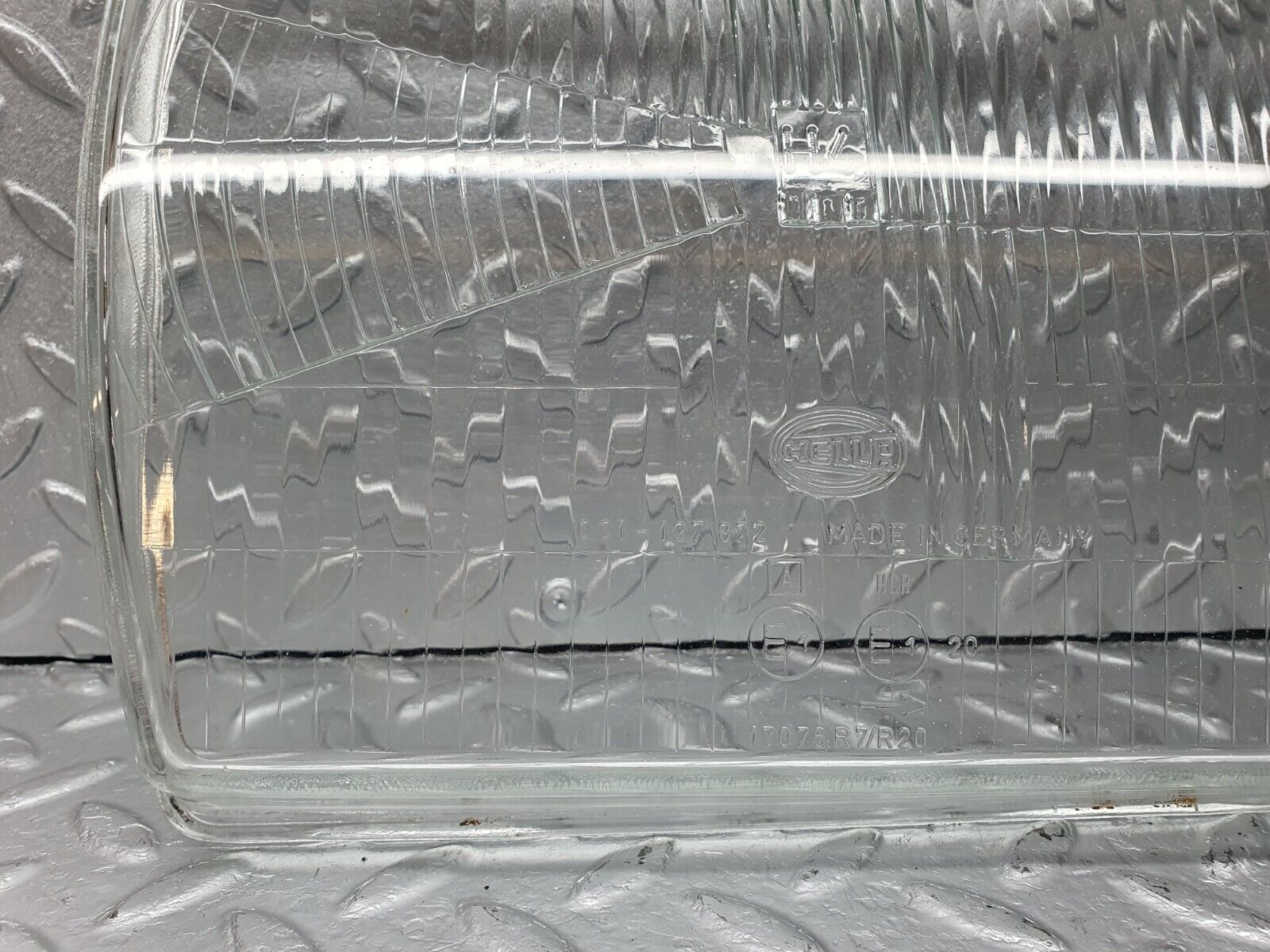 40723 Mercedes-Benz W123 300D Headlight Lens Right Hella 34461R19