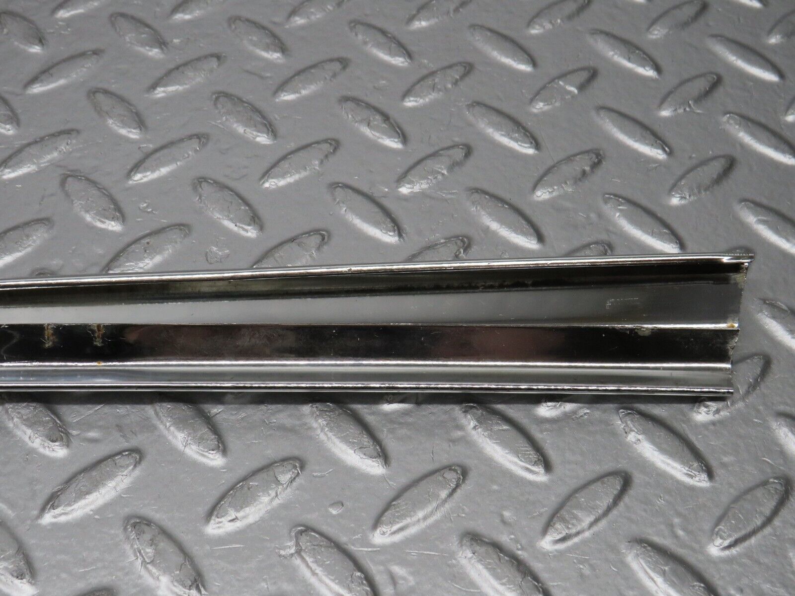 0742 Mercedes-Benz C107 350SLC Coupe Rear Left Window Chrome