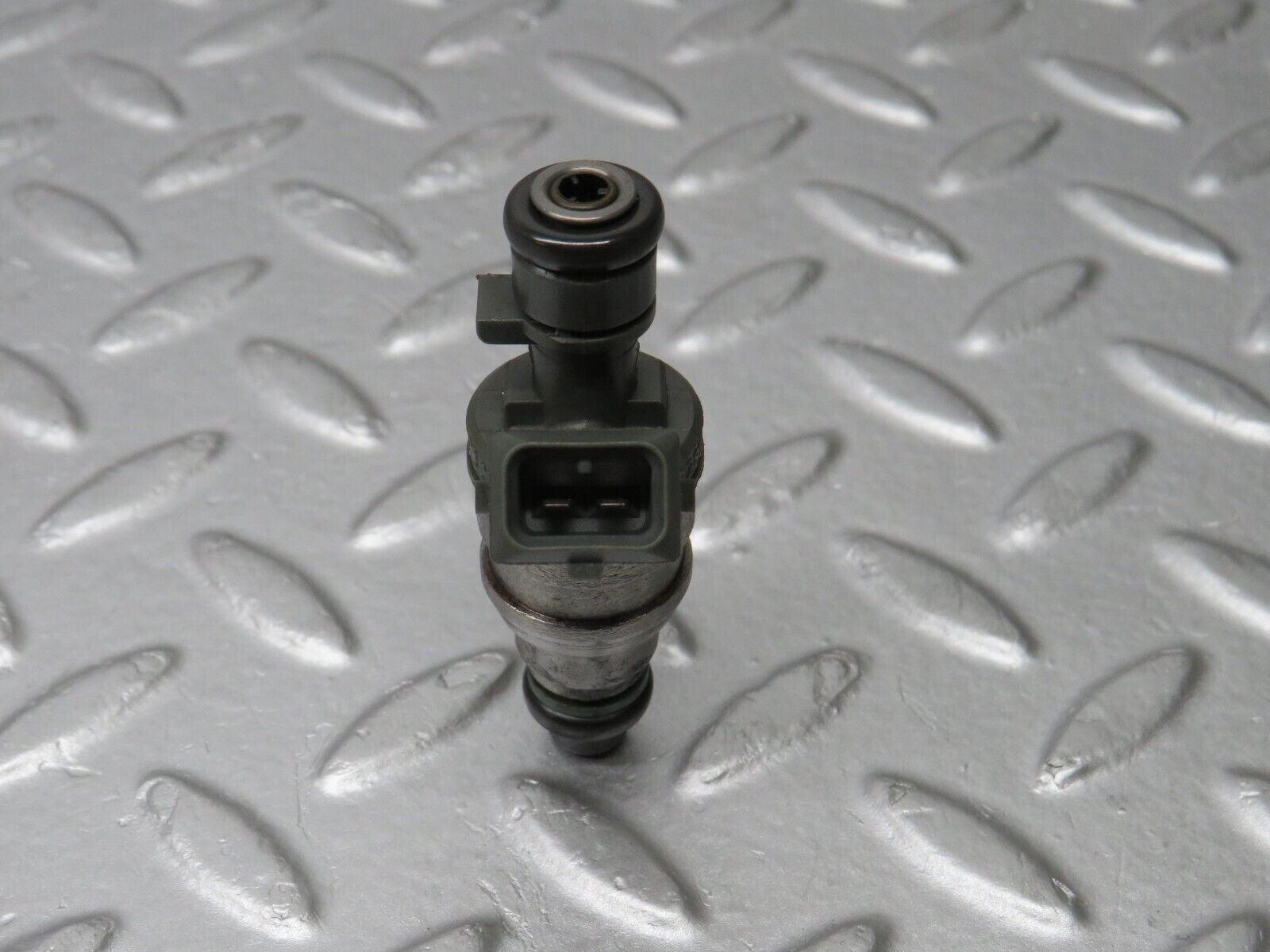 38144 Mercedes-Benz A124 320E Cabriolet Fuel Injector Bosch 0280155209 0000787323