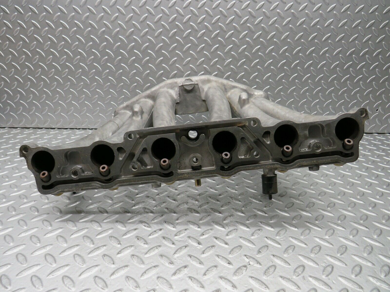 21768 Mercedes-Benz W126 300SE Intake Manifold 1031411601