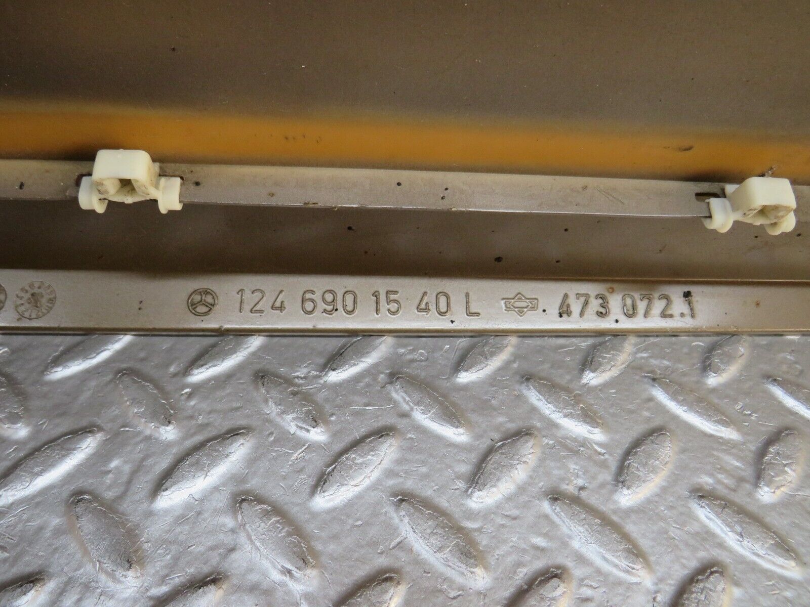 29254 Mercedes-Benz W124 230E Front Left Door Lower Moulding Trim 1246901540