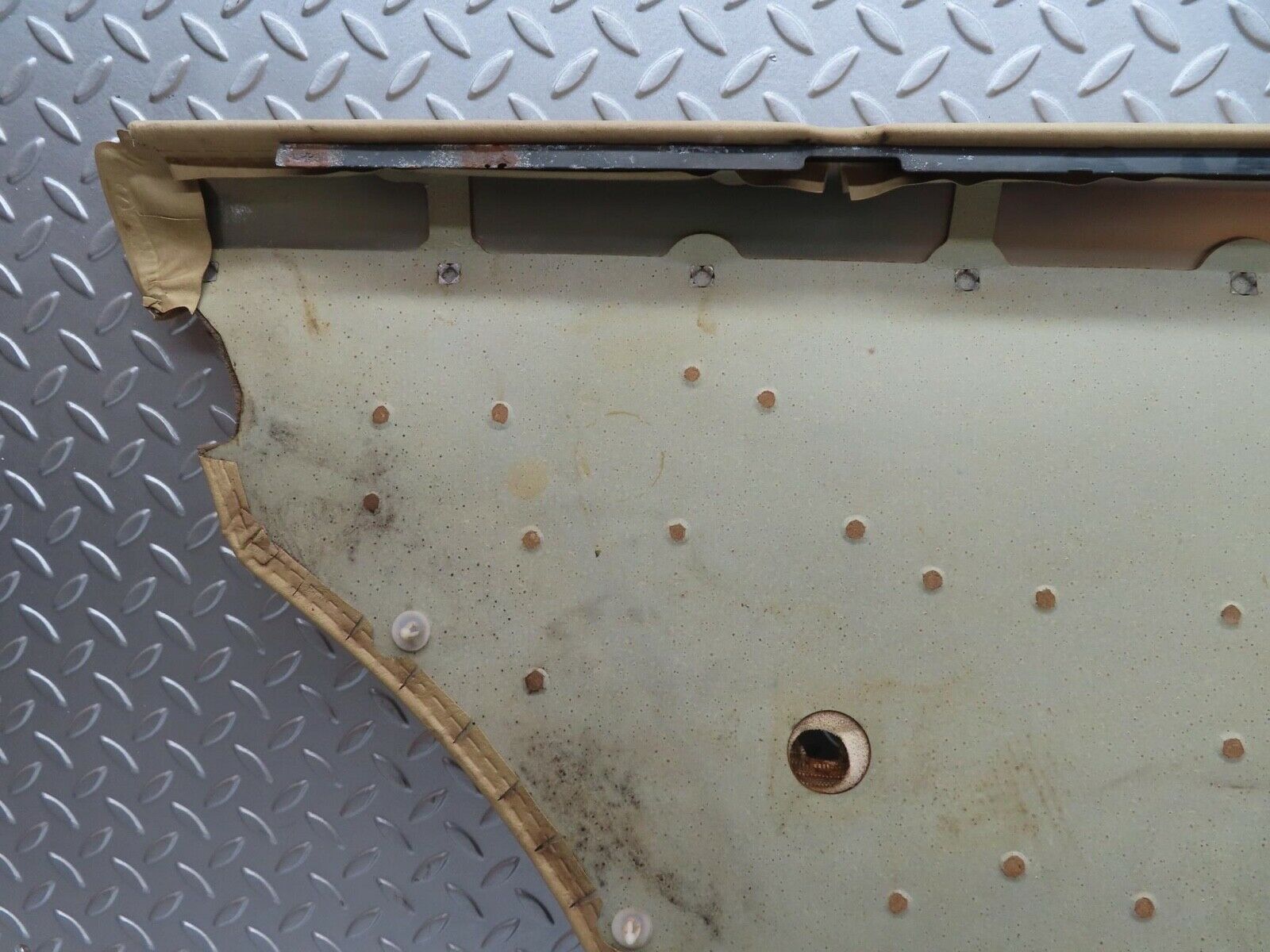 13511 Mercedes-Benz W123 200 Rear Right Door Card Cream