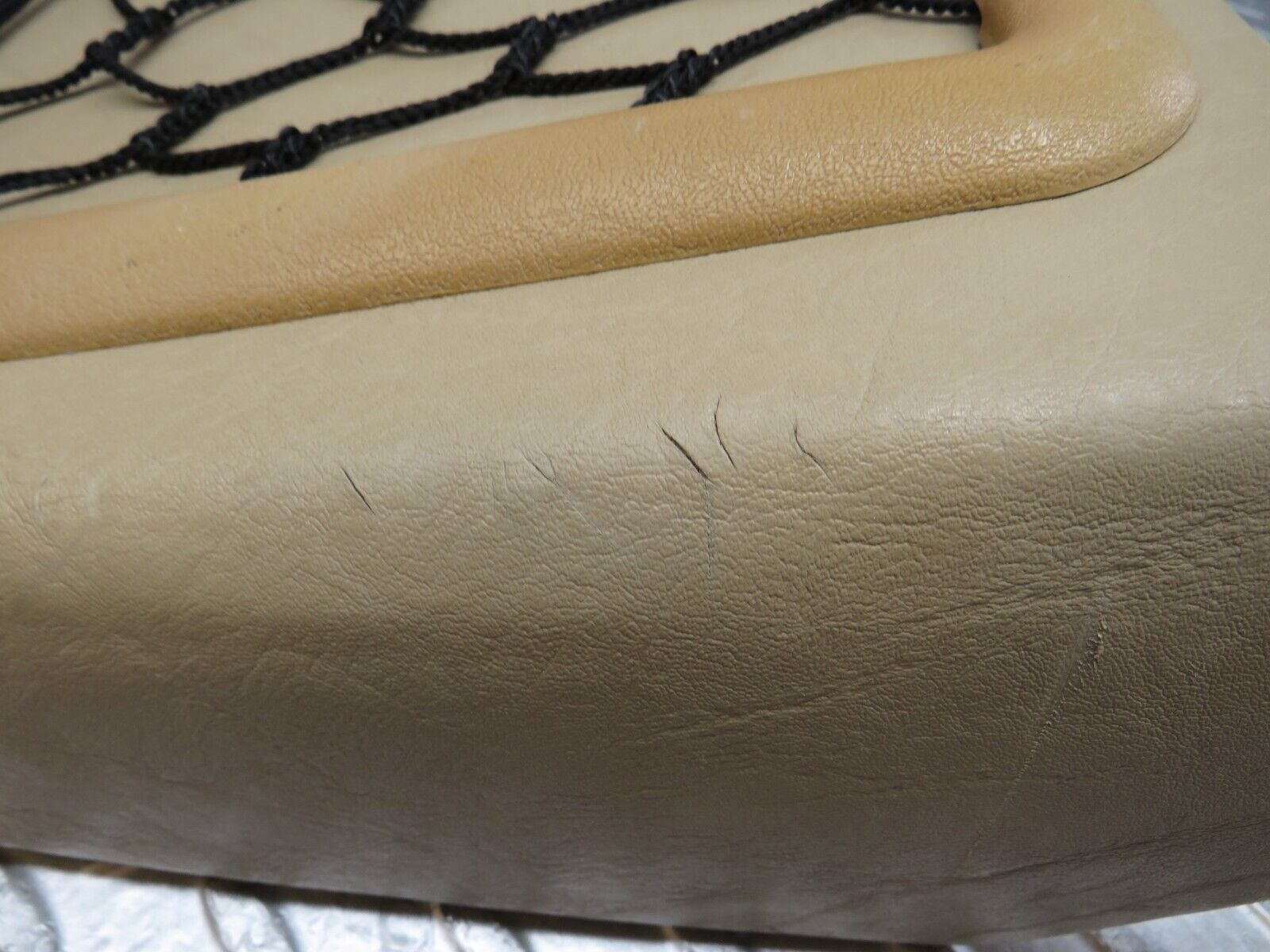 37069 Mercedes-Benz C126 420SEC Coupe Front Left Seat Rear Cover Beige