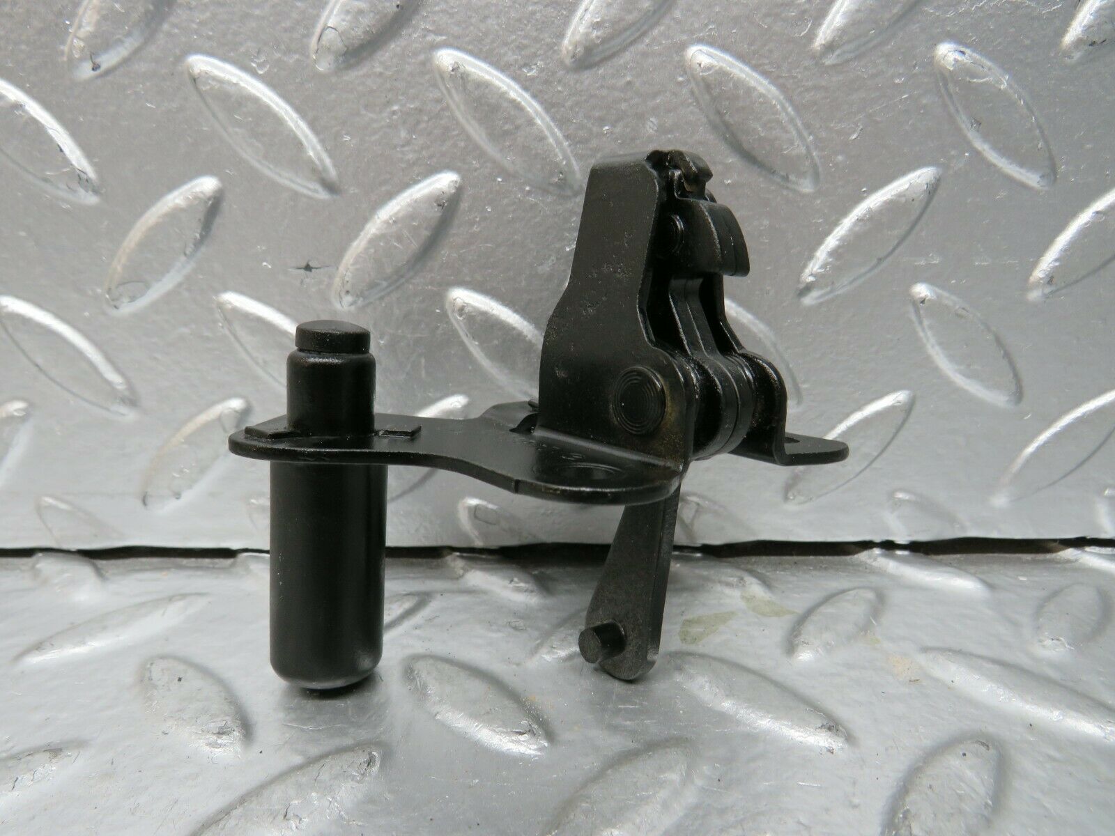 24231 Mercedes-Benz S124 220TE Wagon Bonnet Lock Catch 1248800260