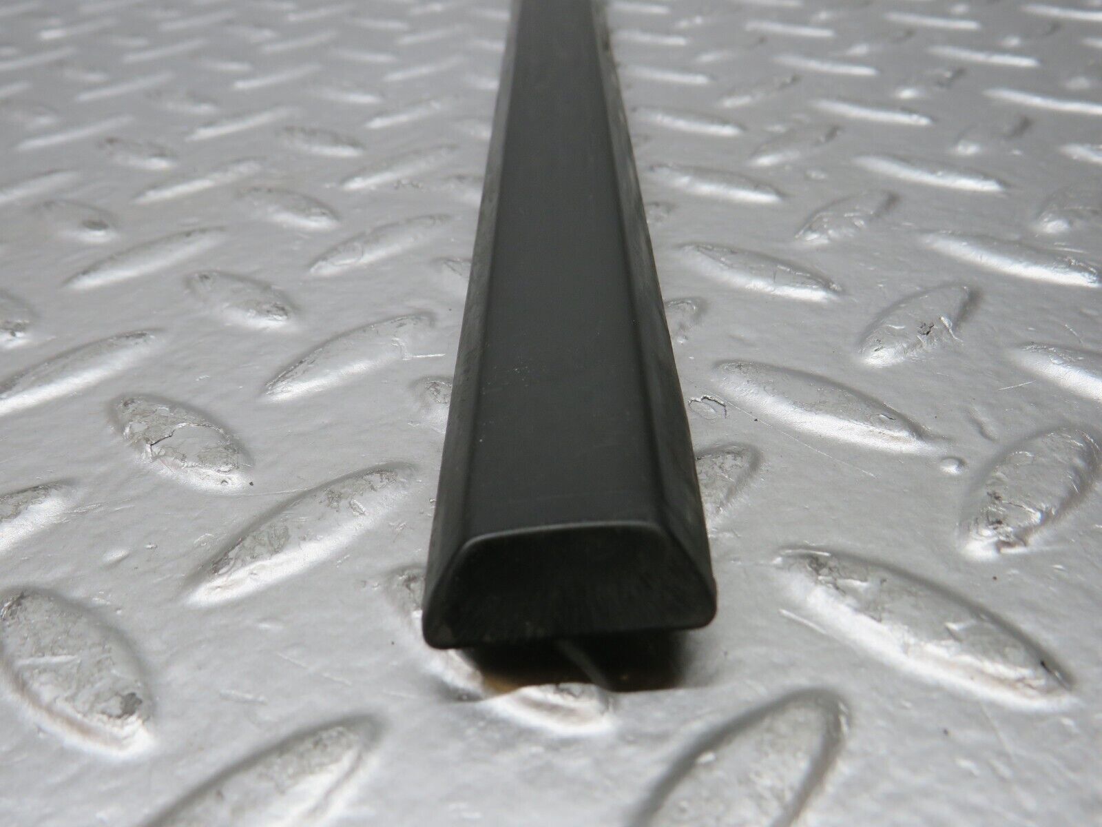 30787 Mercedes-Benz W201 190E 2.0L Rear Left Door Centre Moulding Trim