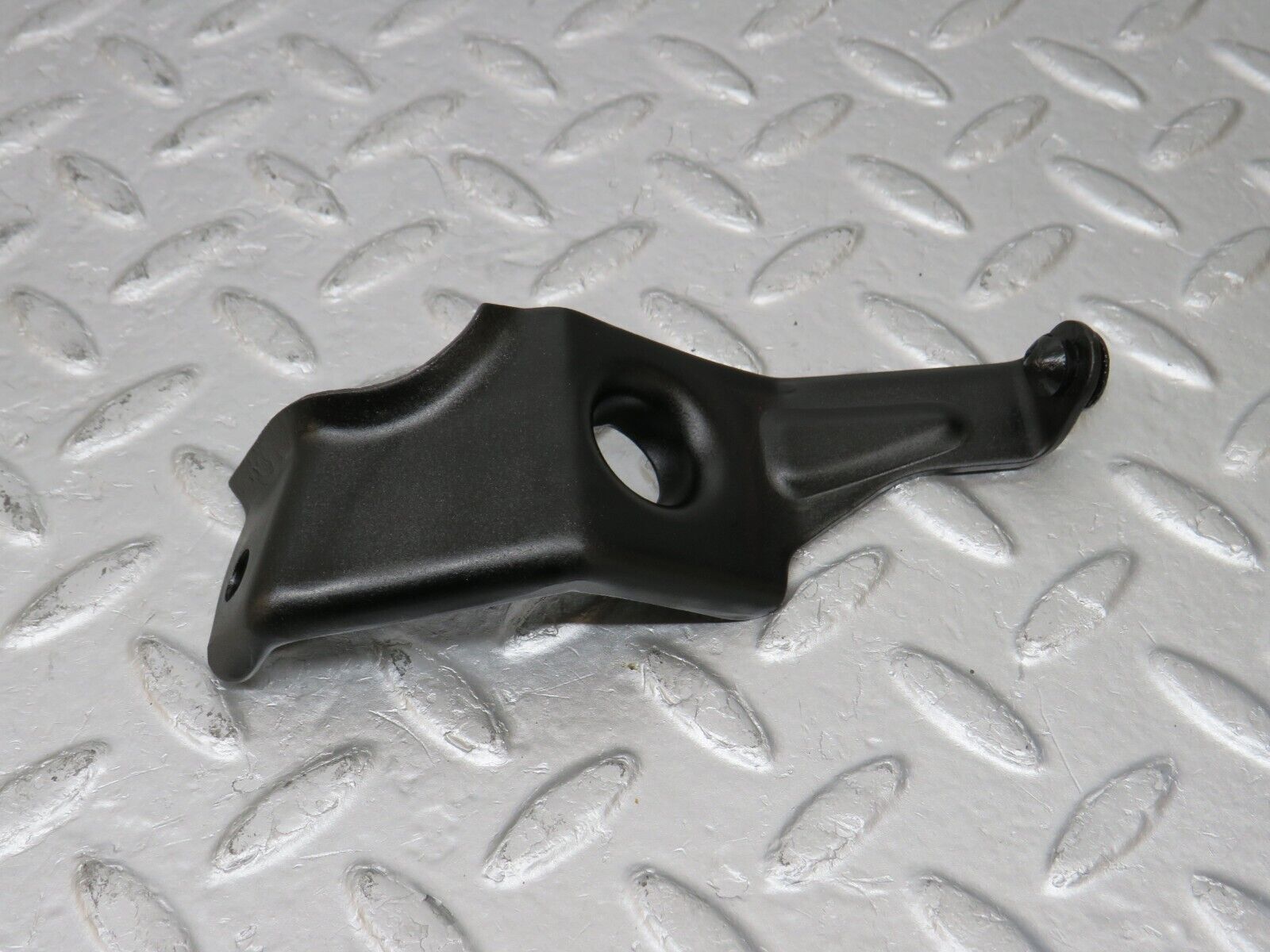 34589 Mercedes-Benz C126 380SEC Coupe Starter Motor Wire Bracket