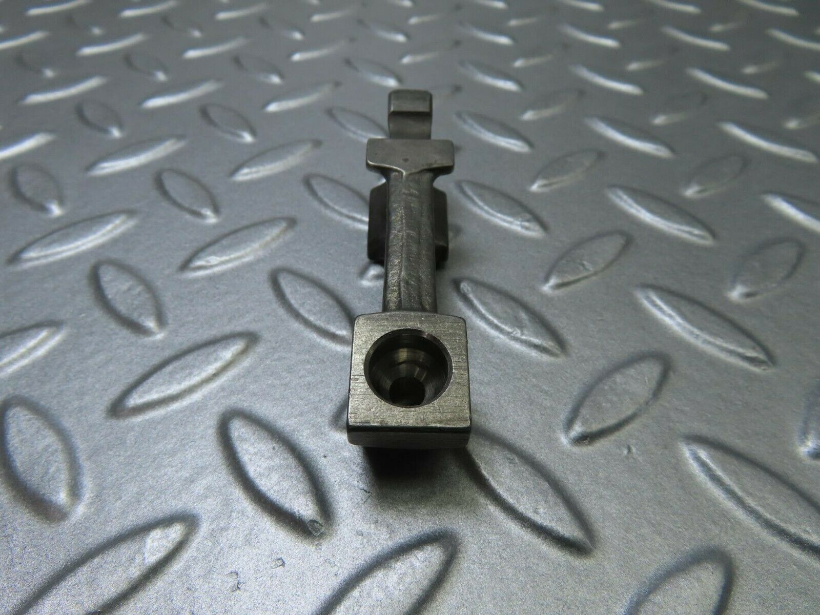 9133 Mercedes-Benz W108 Valve Rocker Arm With Retaining Spring