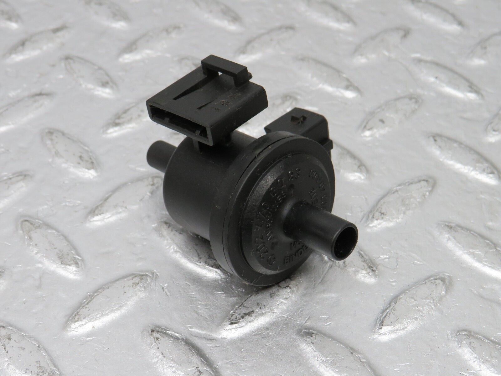 33313 Mercedes-Benz W202 C180 Fuel Purge Valve 2024700093