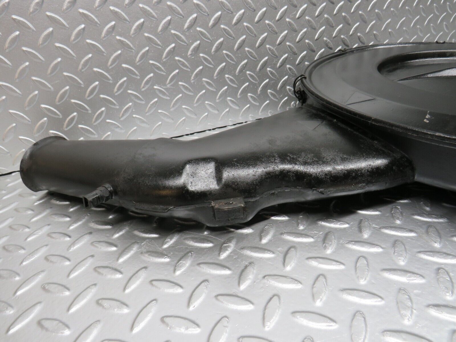 0850 Mercedes-Benz C107 350SLC Coupe Air Filter Housing 4515785126