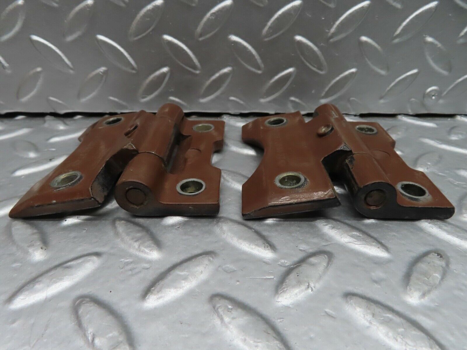 21069 Mercedes-Benz W123 230E Door Hinges Pair 1237200037