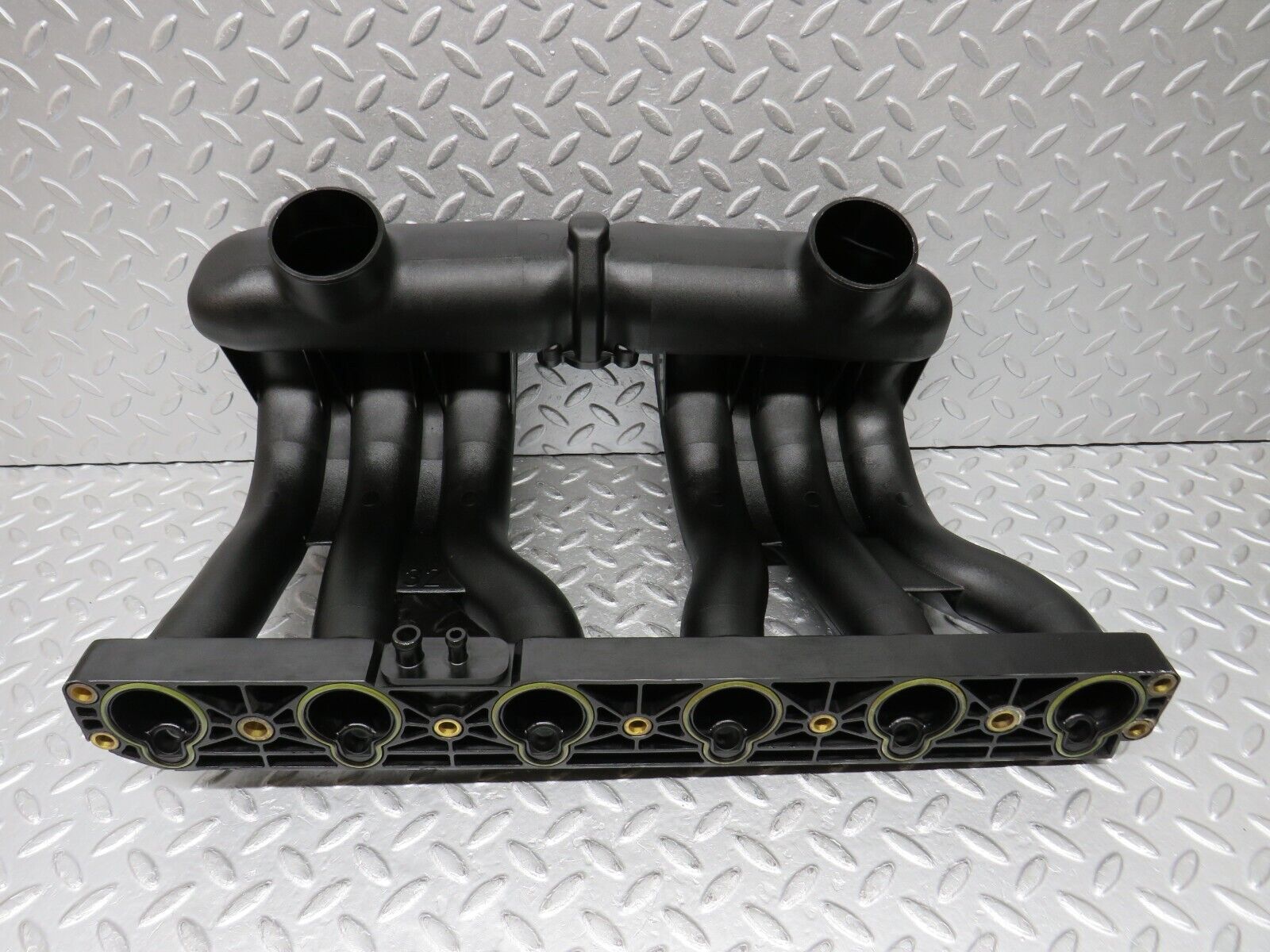 38166 Mercedes-Benz A124 320E Cabriolet Air Intake Manifold 1041413301