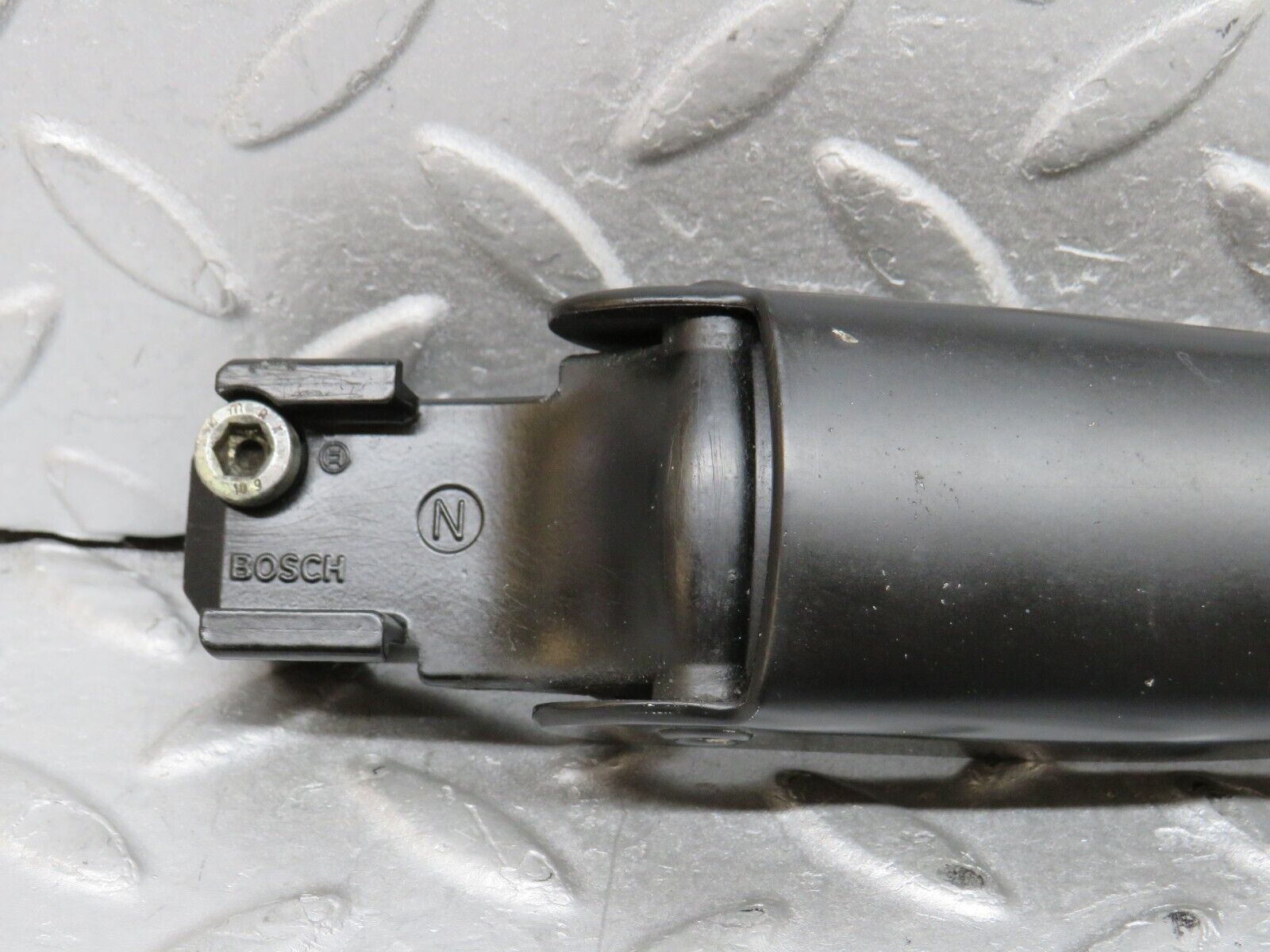 37866 Mercedes-Benz A124 320E Cabriolet Wiper Arm Bosch