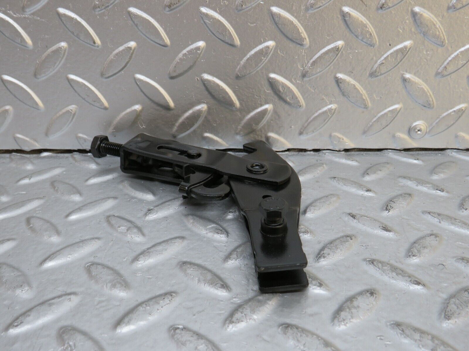 29433 Mercedes-Benz W124 230E Handbrake Adjusting Handbrake Regulator