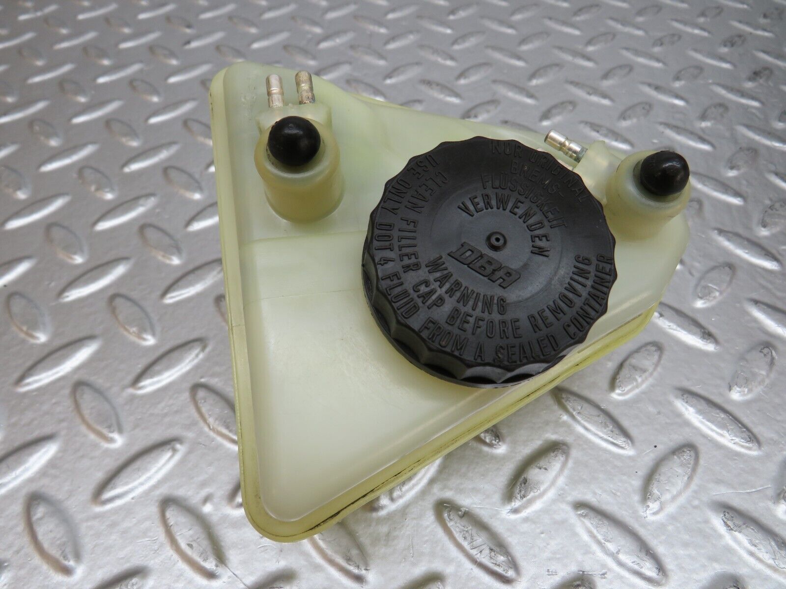 25405 Mercedes-Benz W123 200 Brake Fluid Reservoir Tank DBA