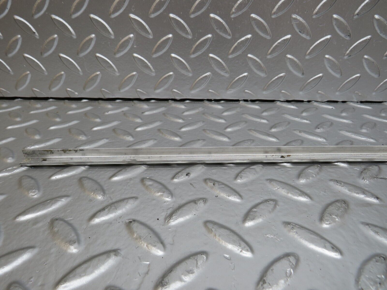 26360 Mercedes-Benz W116 450SE Sunroof Chrome Trim