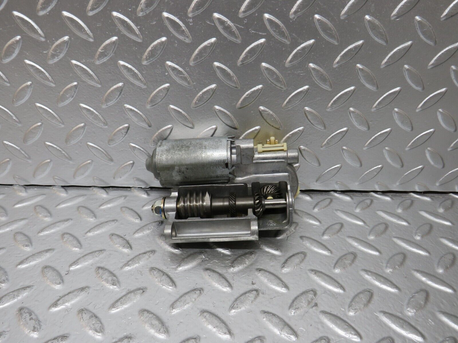 24970 Mercedes-Benz W140 S320 Steering Column Adjustment Motor 1295400888