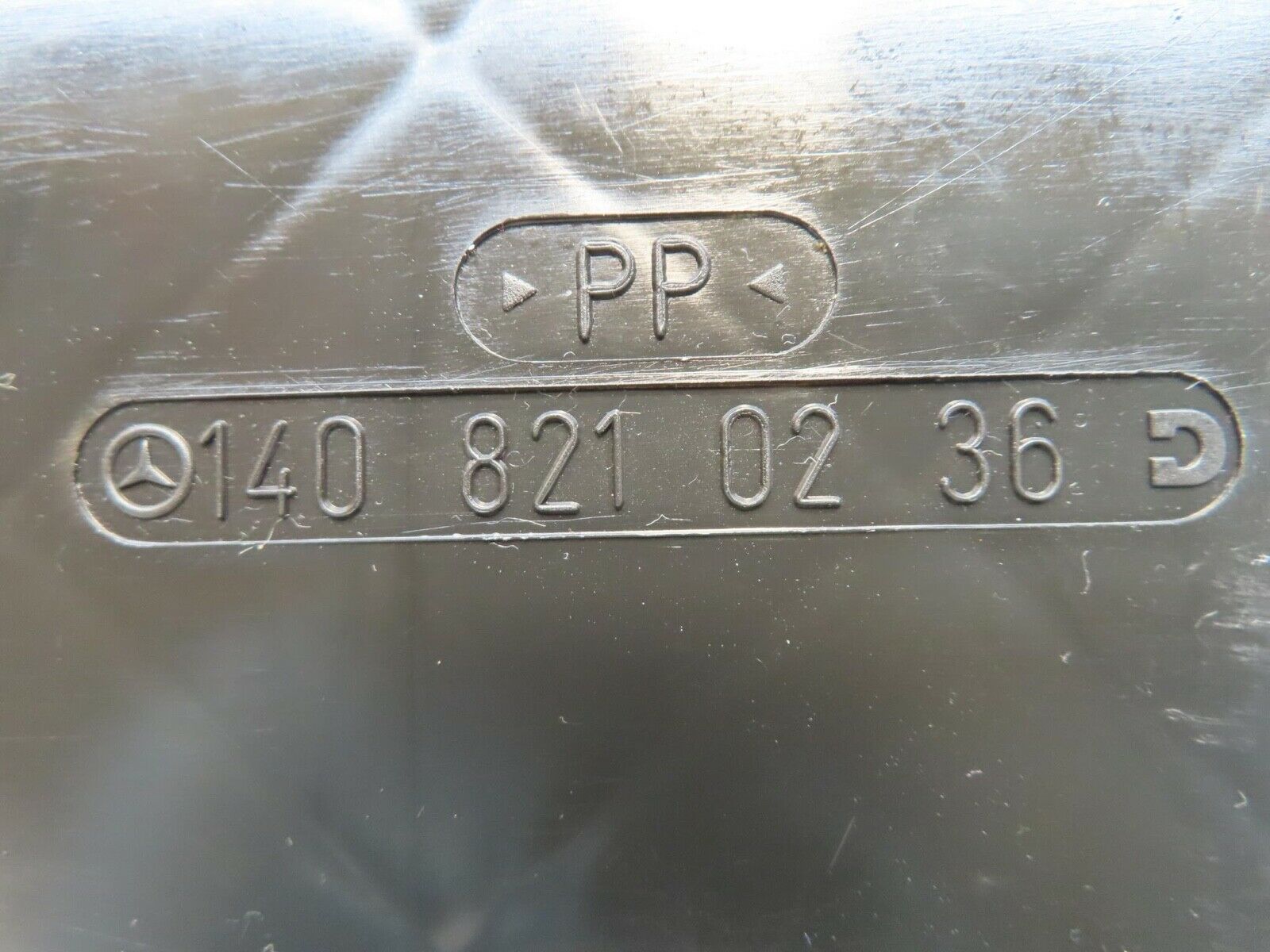 15082 Mercedes-Benz W140 S320 Cable Channel Cover Rear Right 1408210236